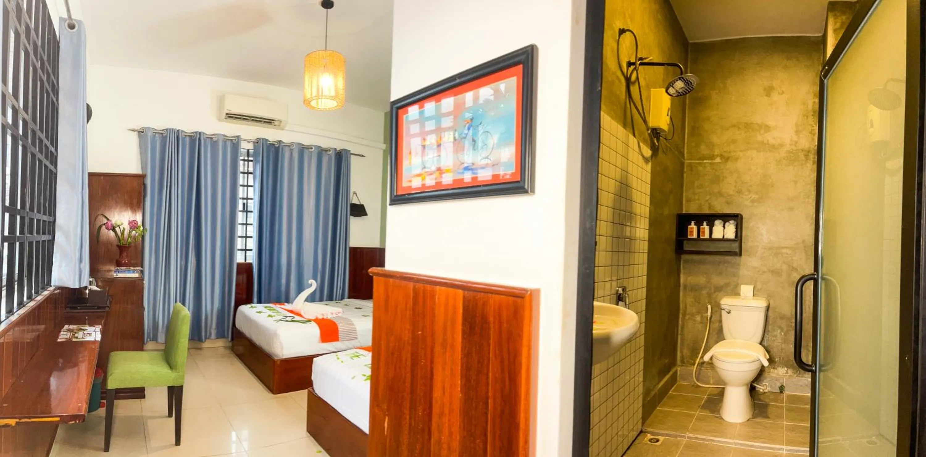 Toilet, Bed in The Center Point