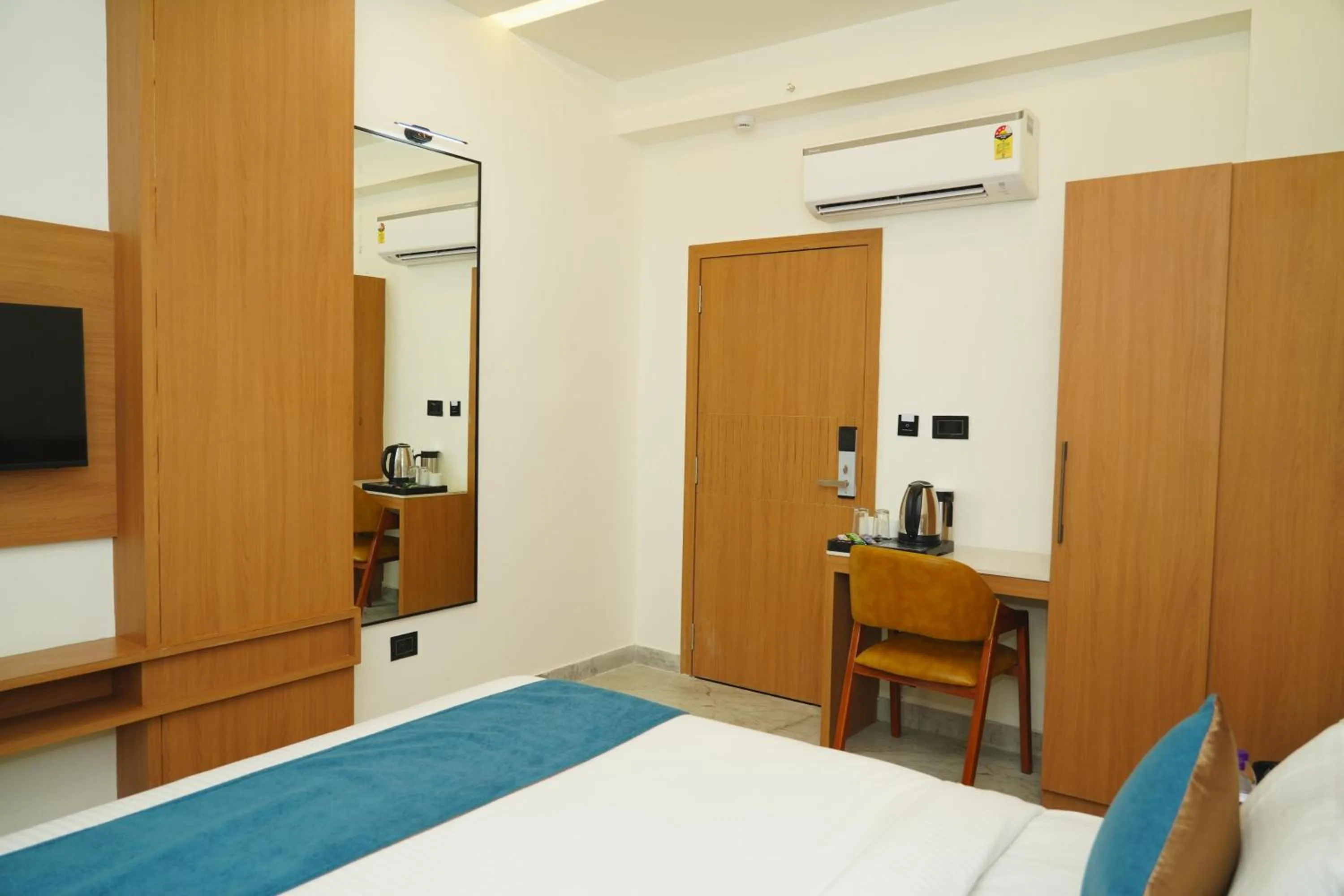 Bedroom, Bed in Hotel Leela's