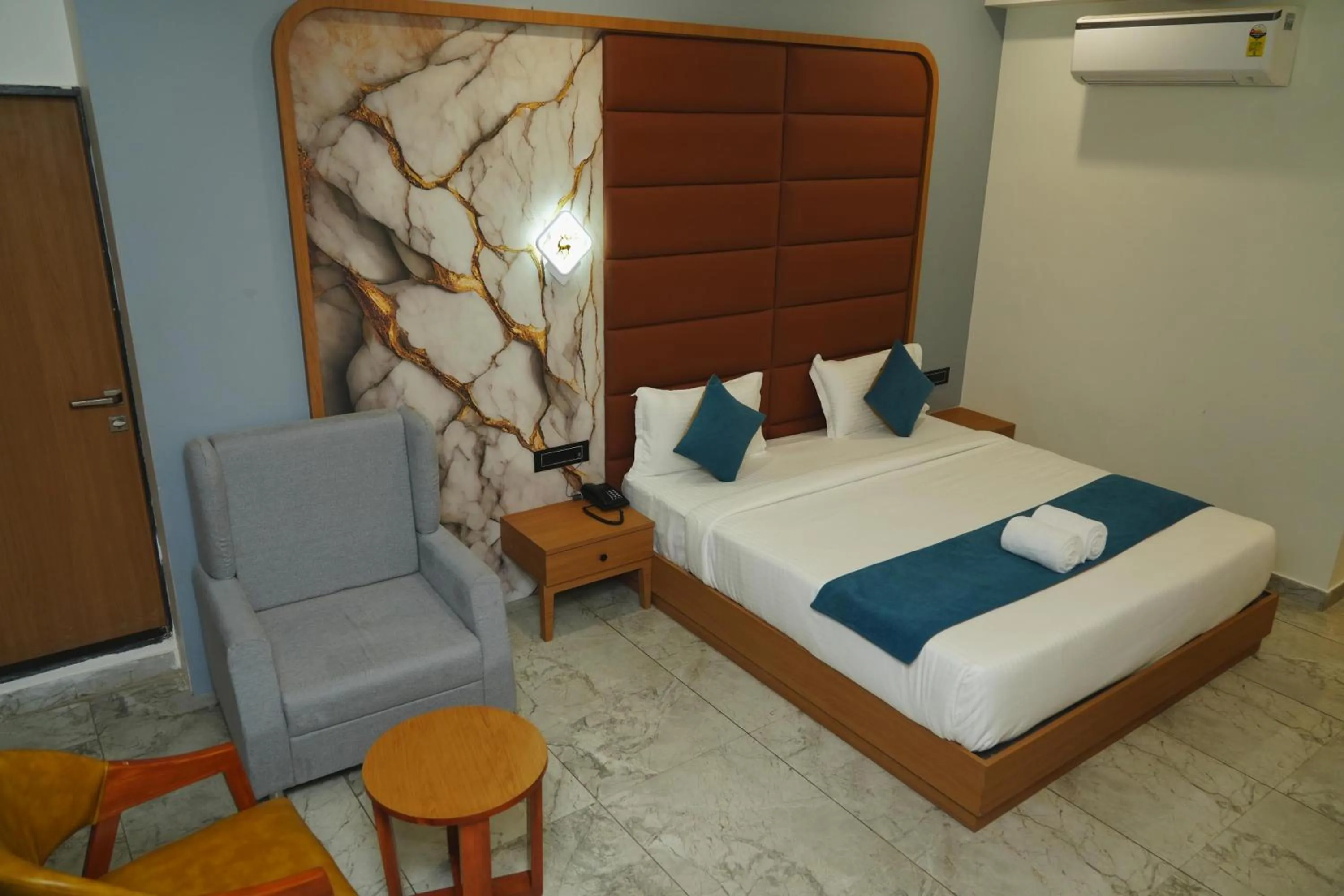 Bedroom, Bed in Hotel Leela's