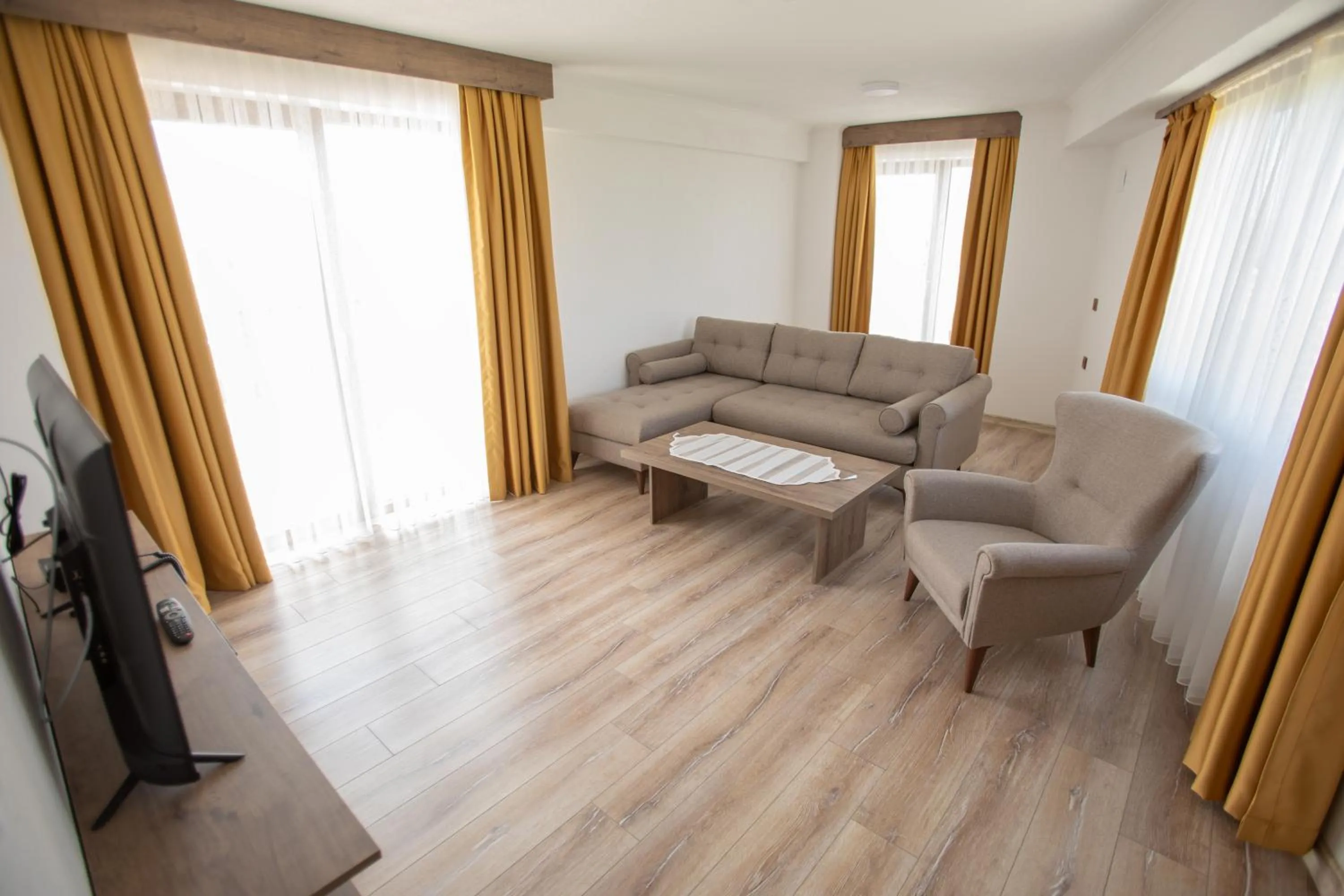 TV and multimedia in E87 Highway Otel