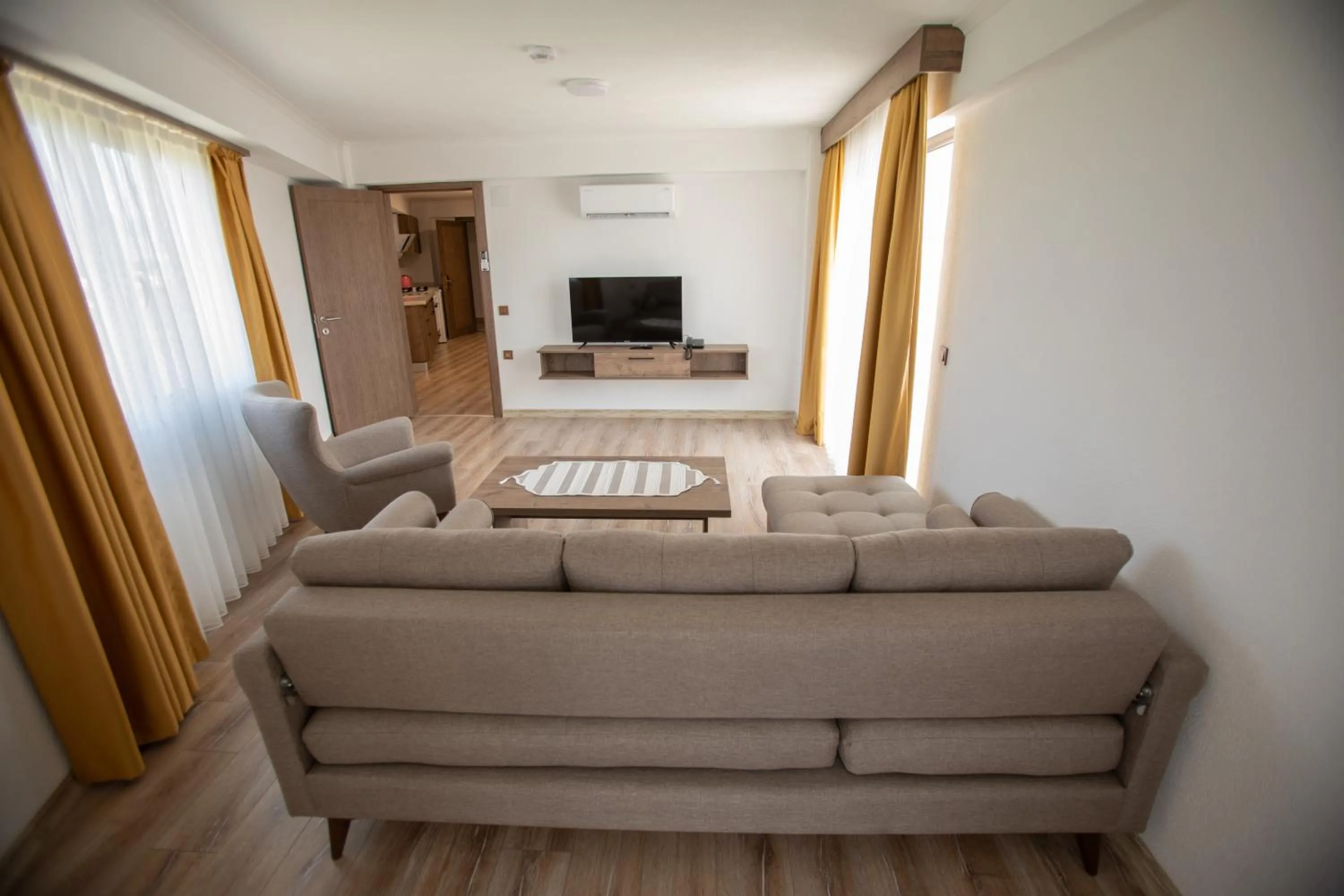 TV and multimedia in E87 Highway Otel