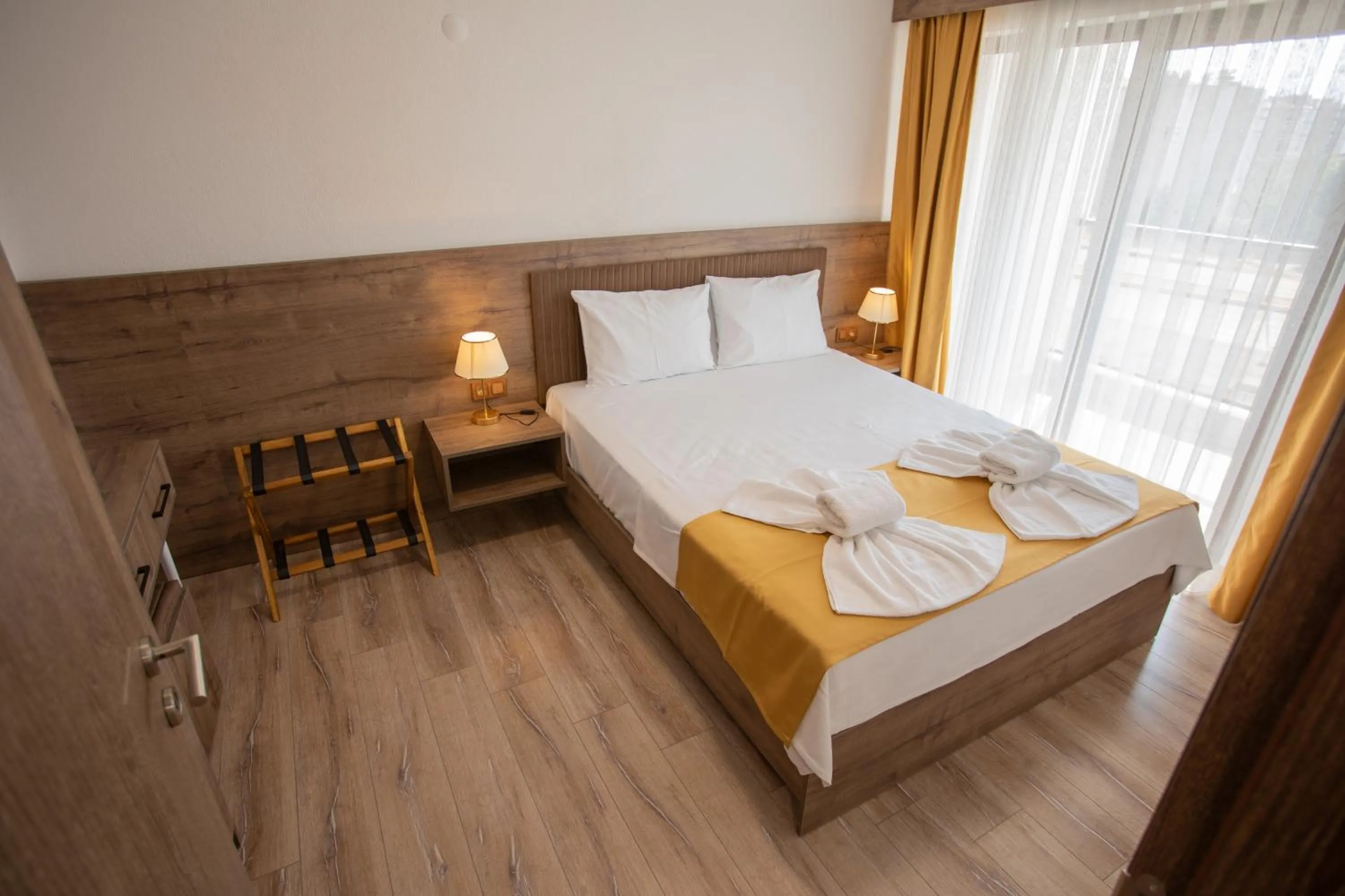 Bed in E87 Highway Otel