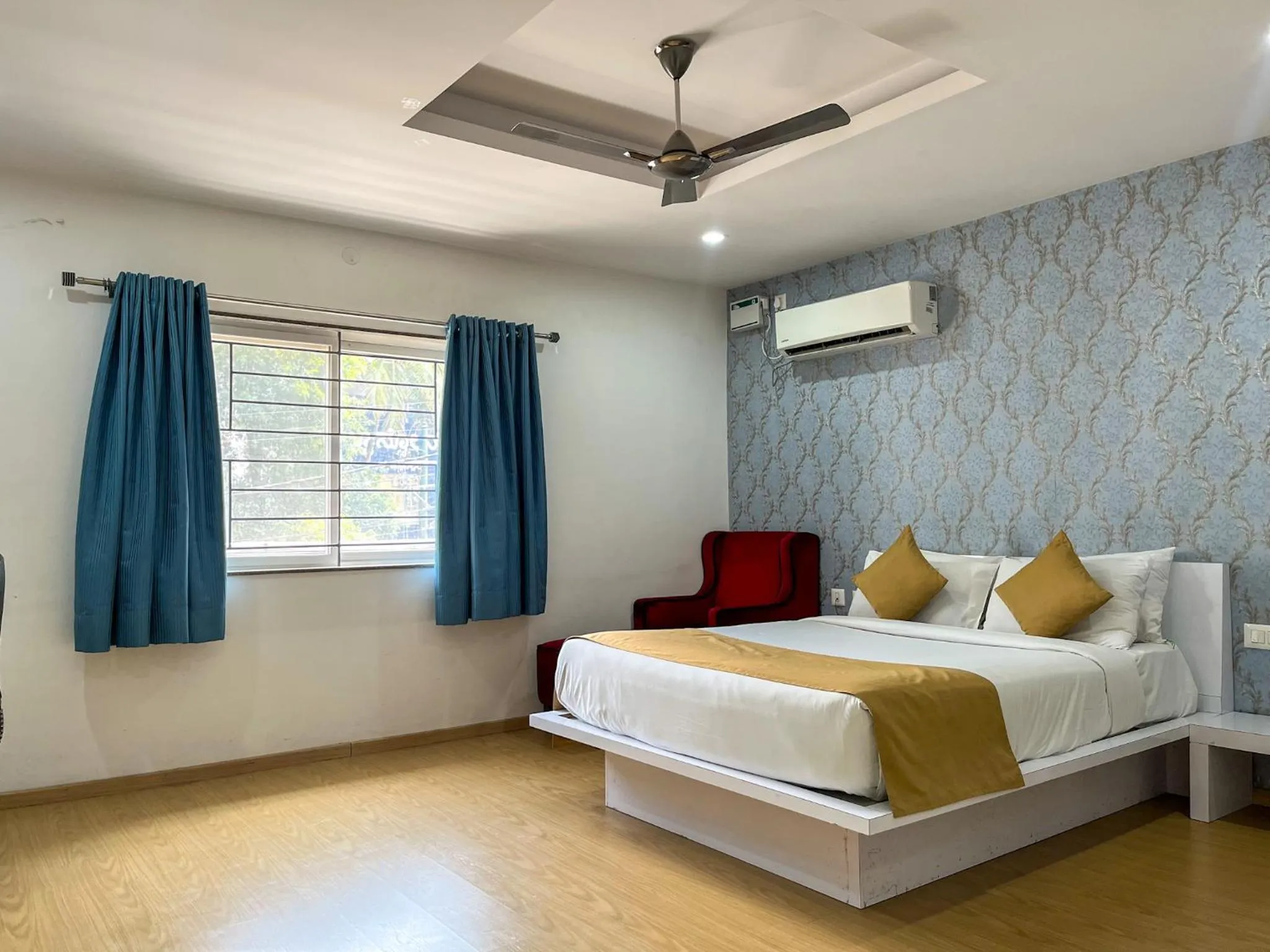 Bedroom, Bed in Mystic Hotel Koramangala