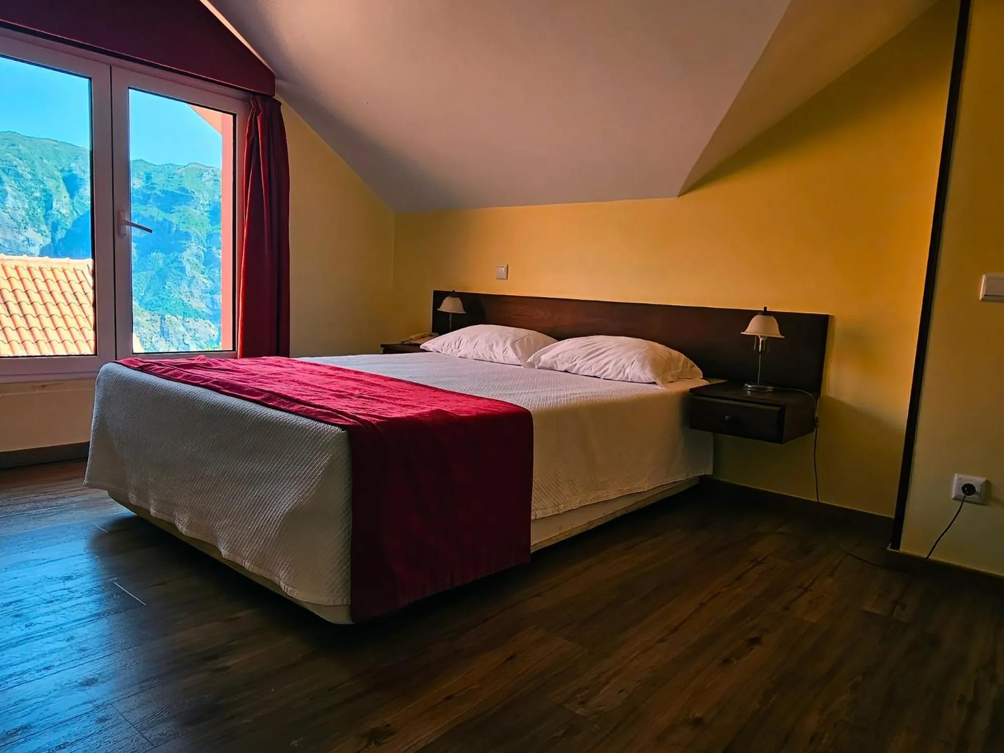 Bedroom, Bed in Valley View Hotel Encumeada