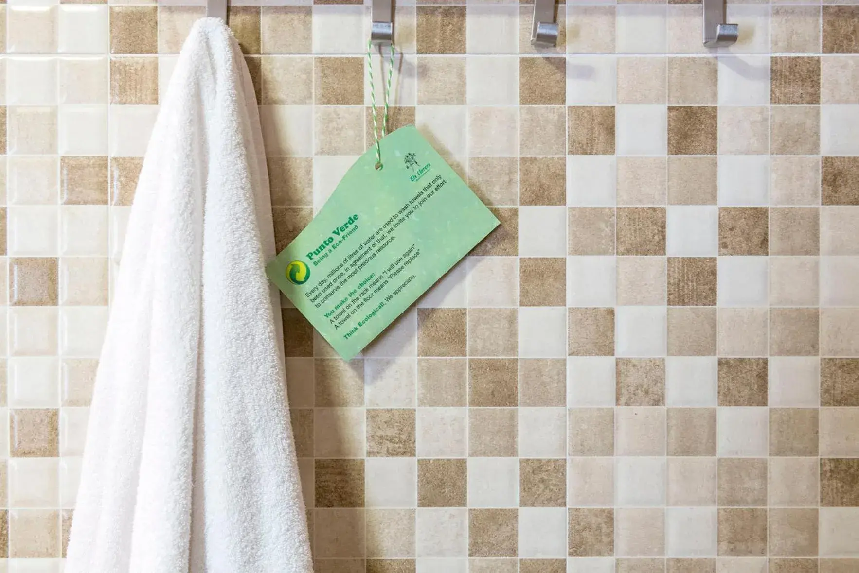 Bathroom in Apartaments Els Llorers Bathroom in Apartaments Els Llorers