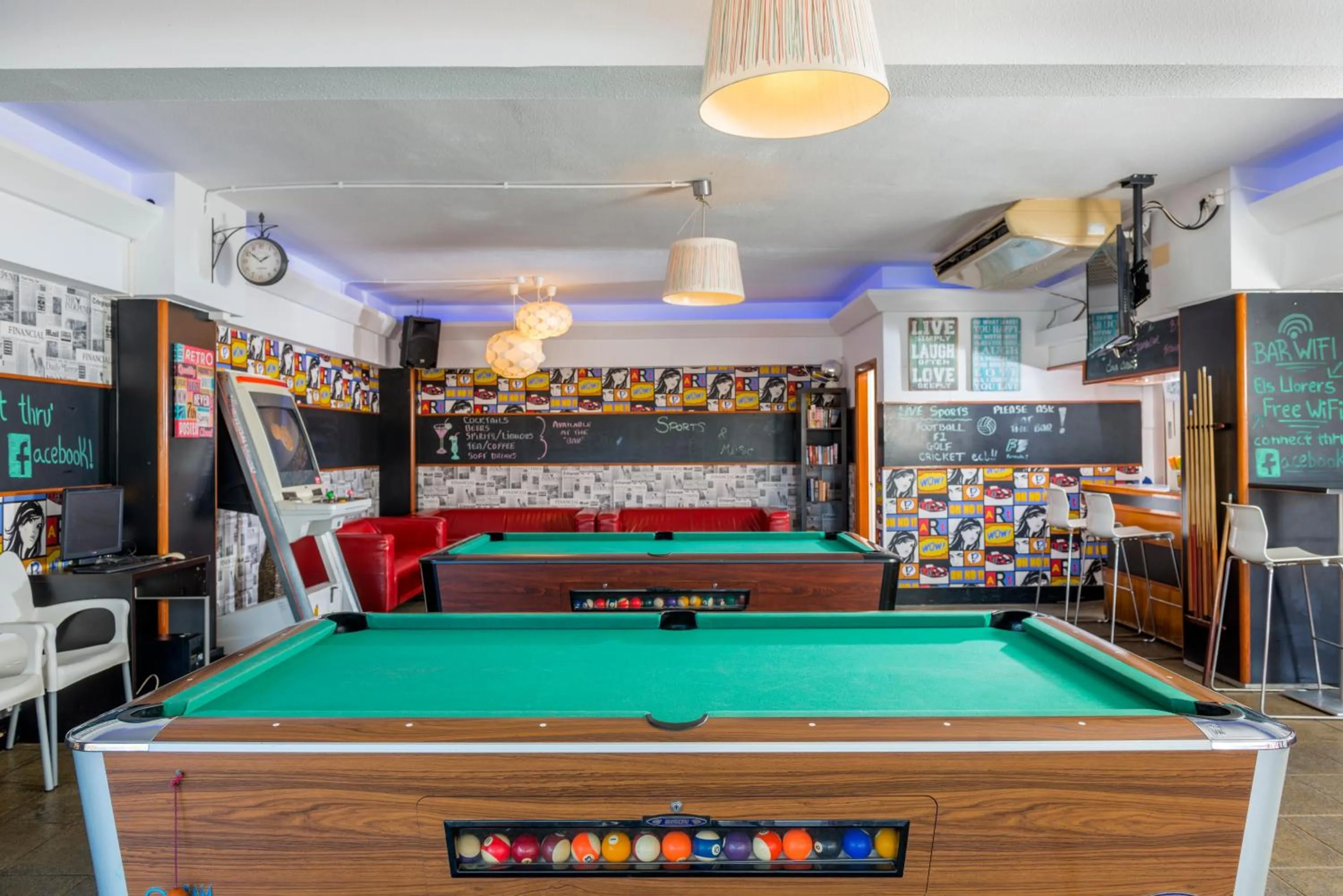 Restaurant/places to eat in Apartaments Els Llorers