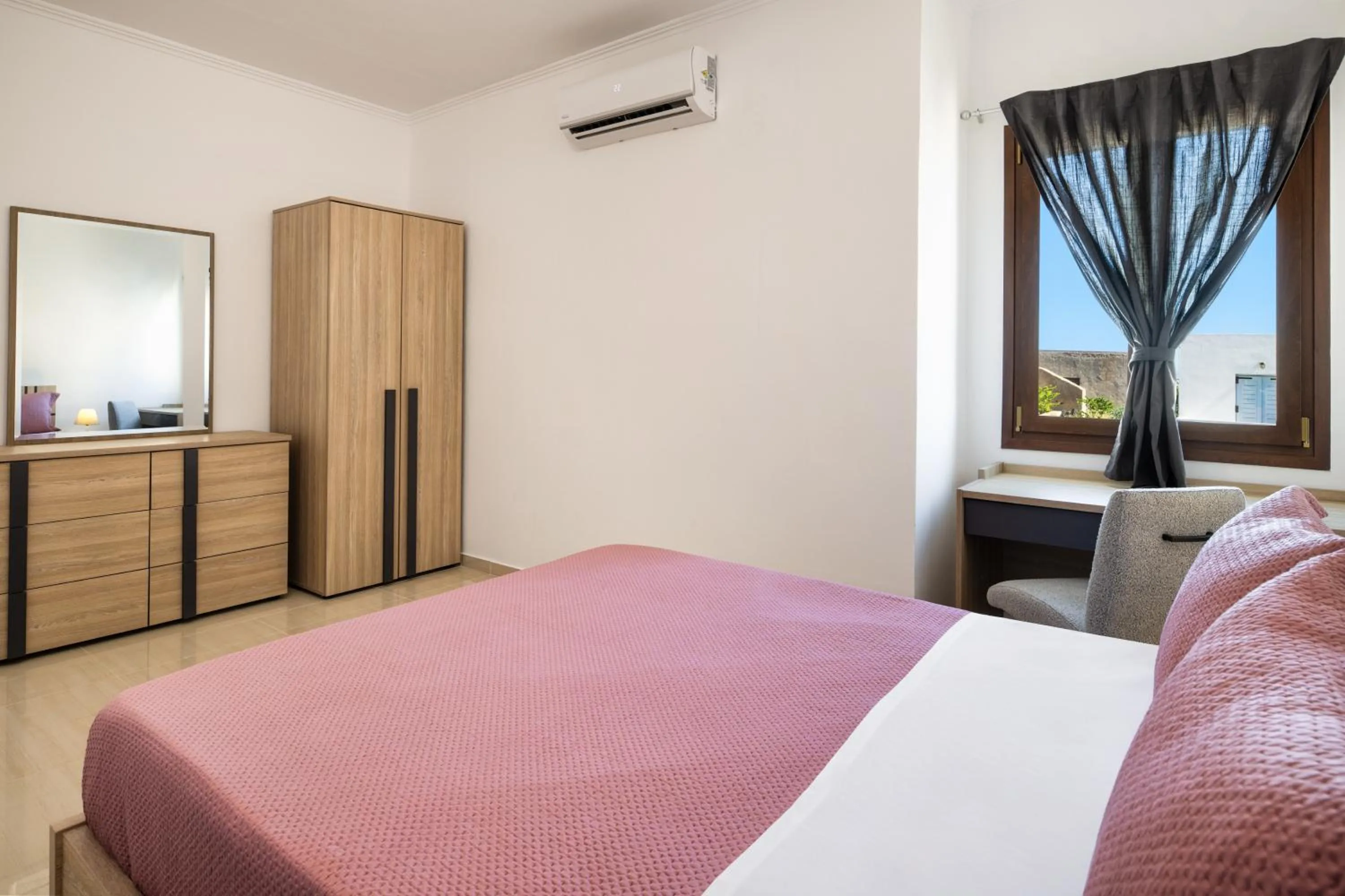 Bed in Santorinn Suites Fira