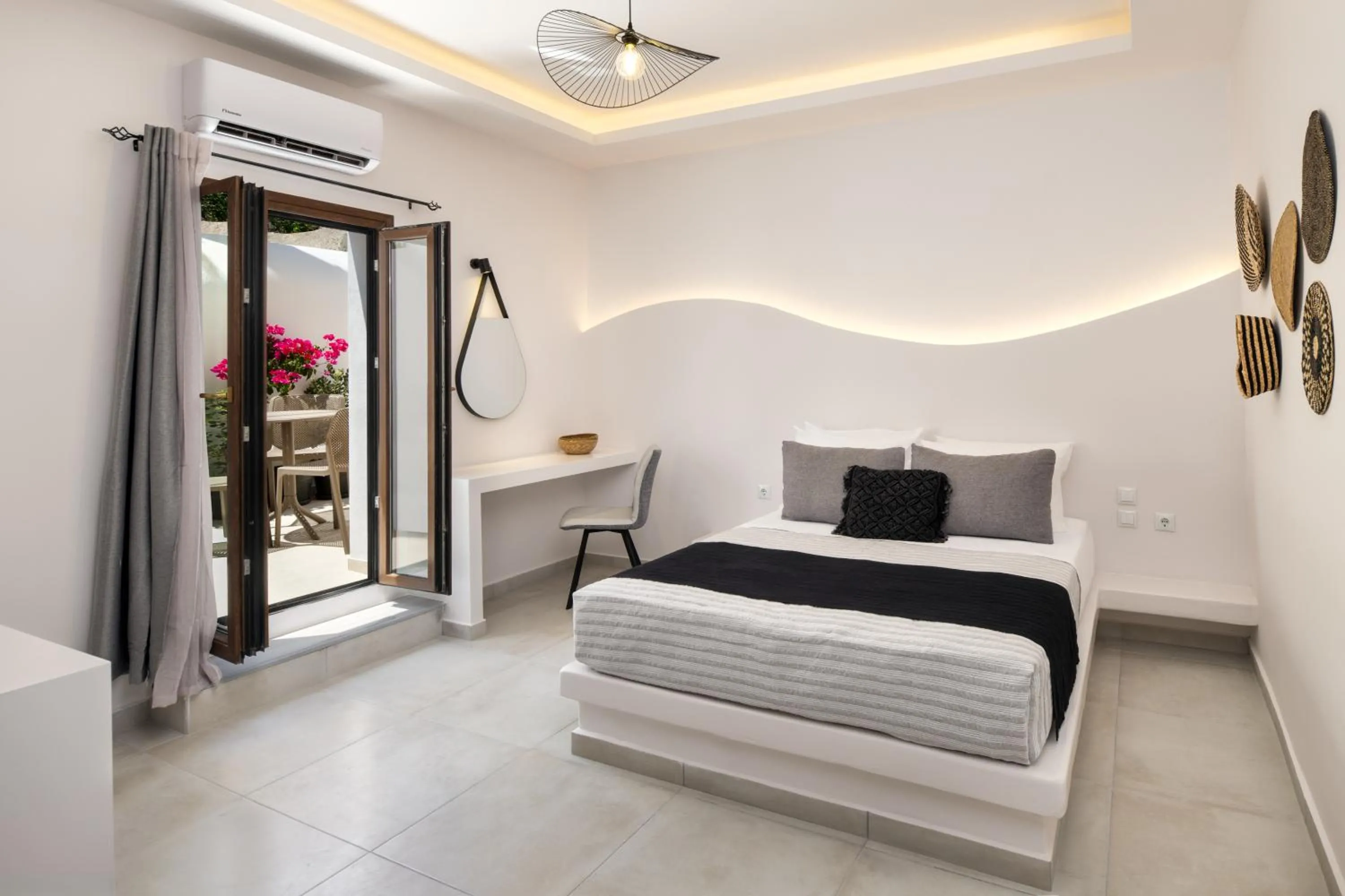 Bed in Santorinn Suites Fira