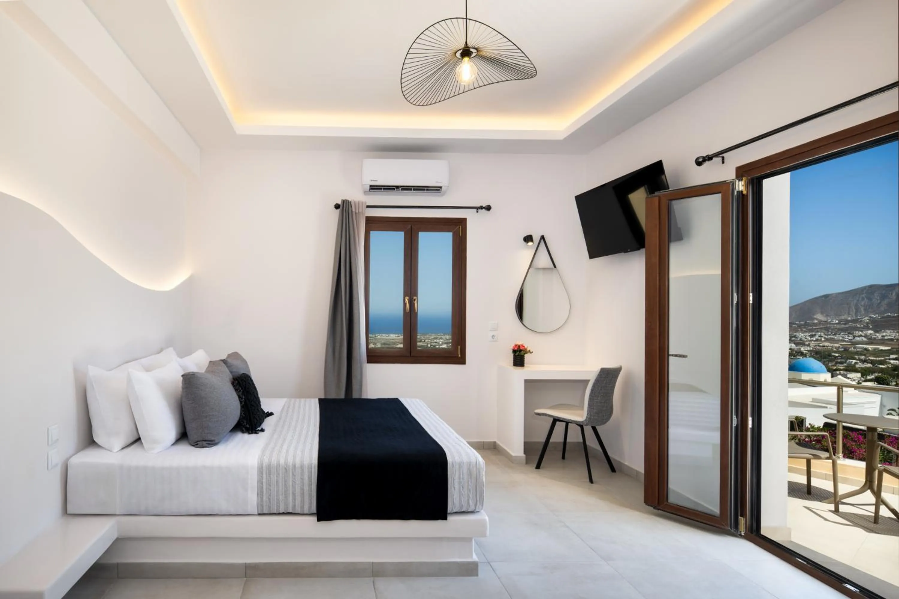 Bed in Santorinn Suites Fira