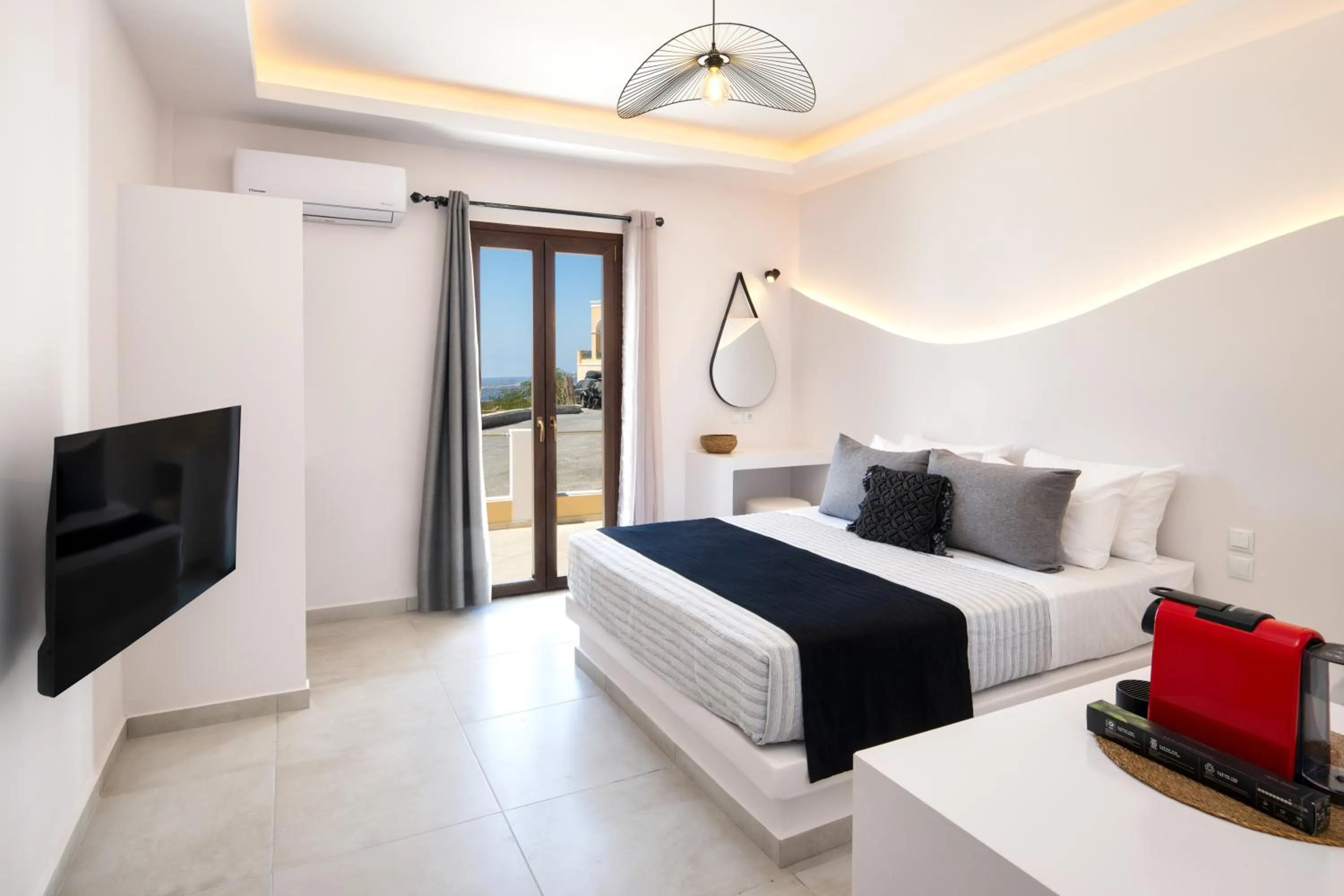 Bed in Santorinn Suites Fira