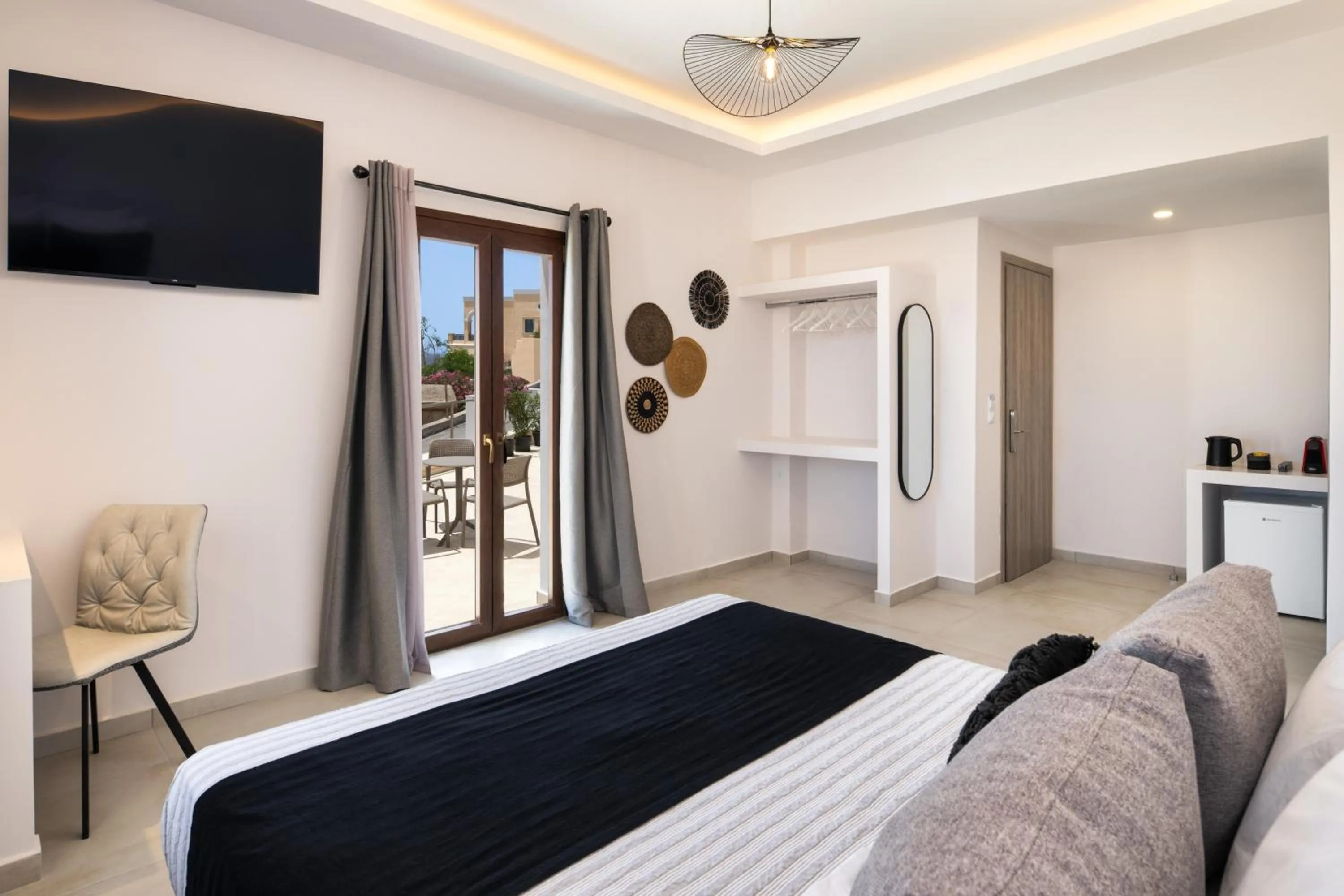 Bed in Santorinn Suites Fira