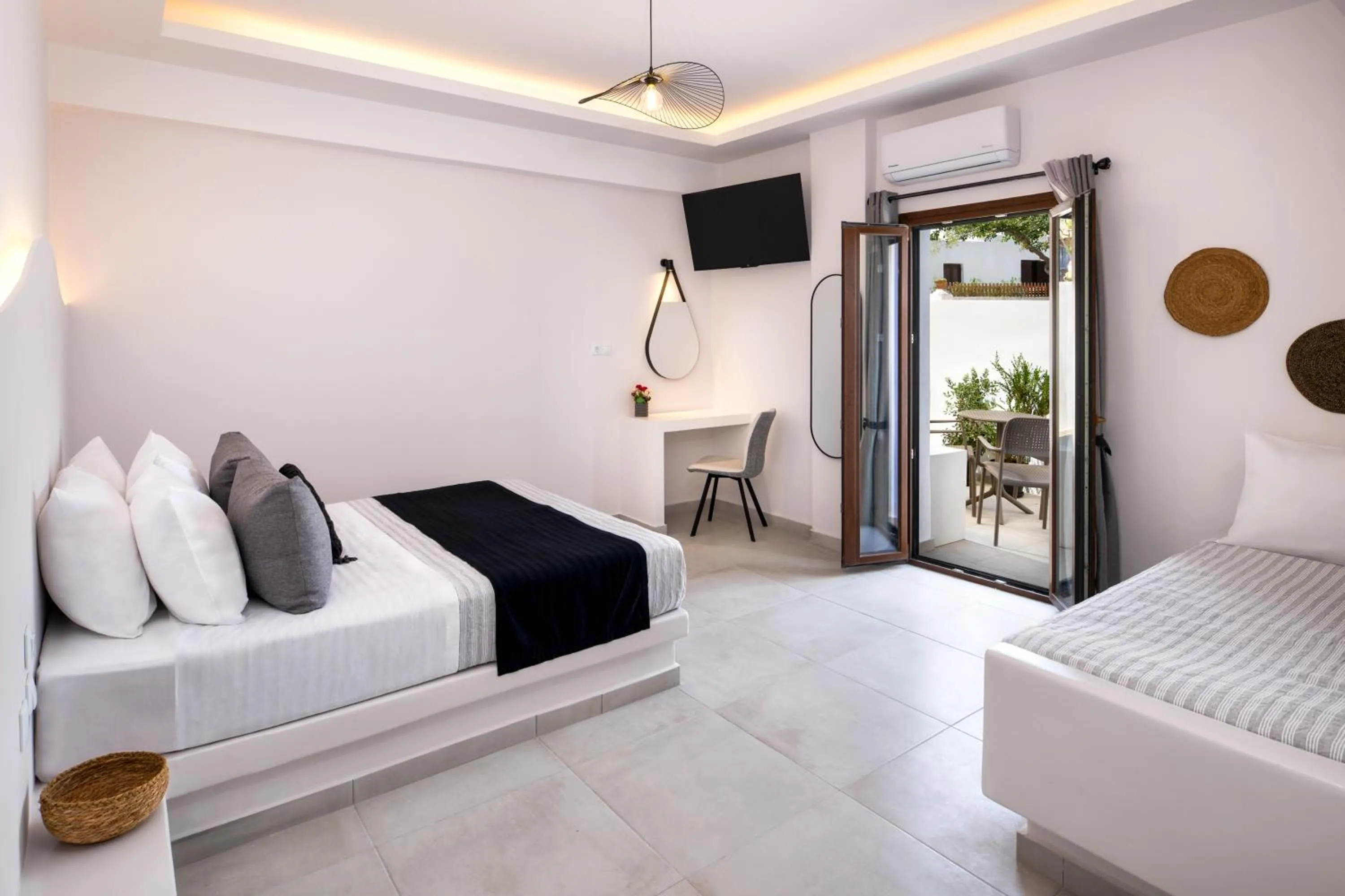 Bed in Santorinn Suites Fira