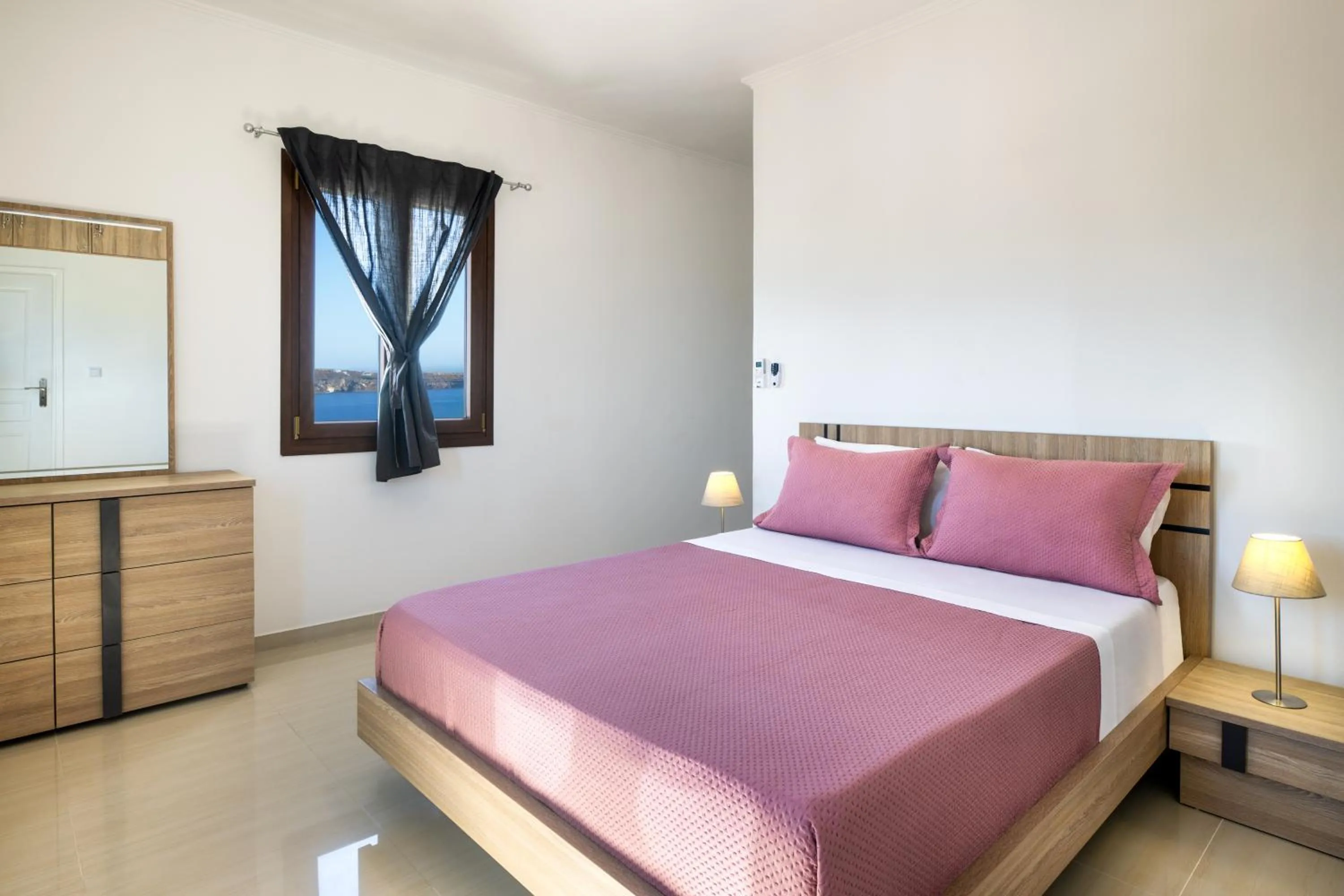 Bed in Santorinn Suites Fira