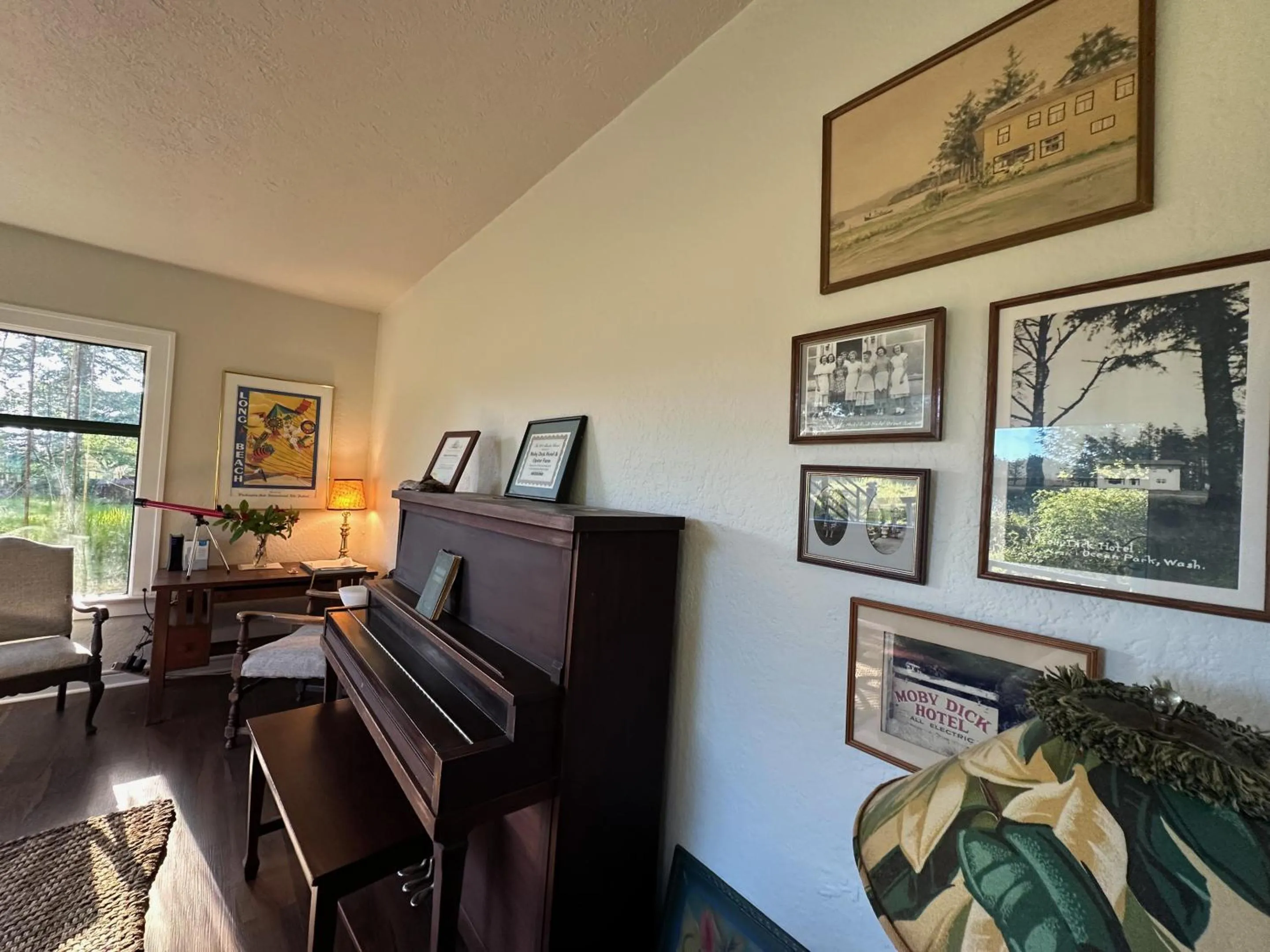 Living room in Moby Dick Hotel