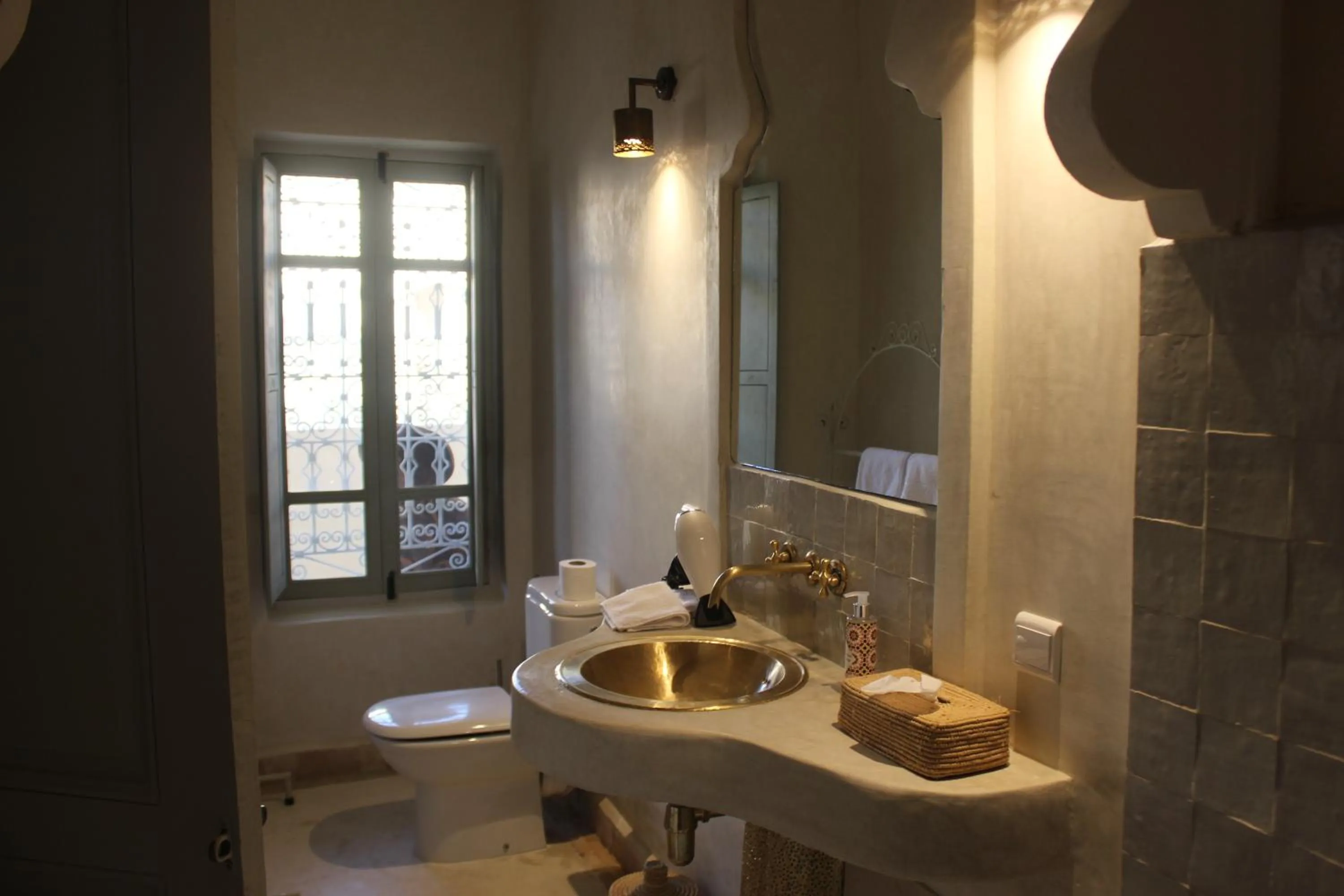 Toilet in Riad Emberiza Sahari