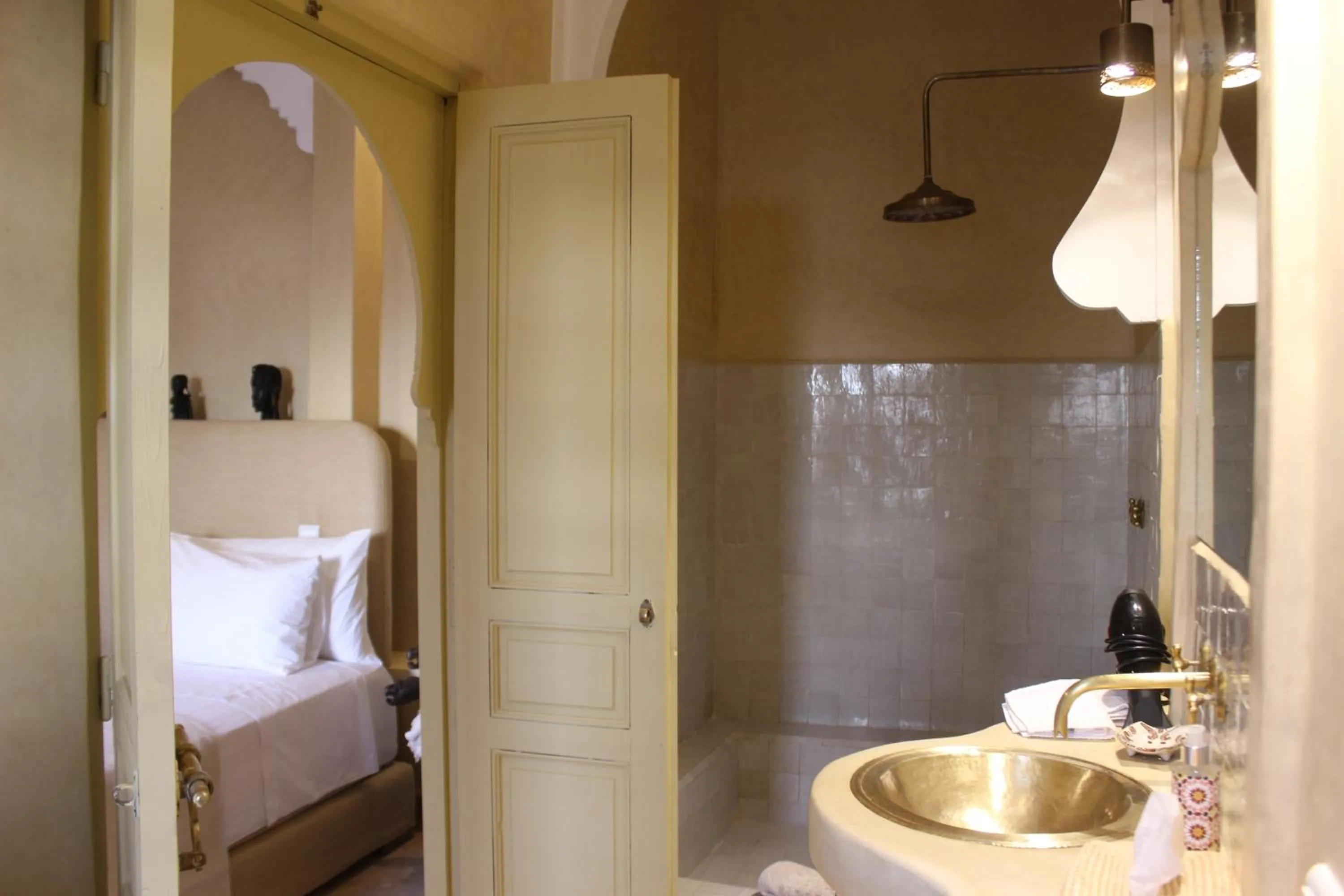 Bathroom in Riad Emberiza Sahari