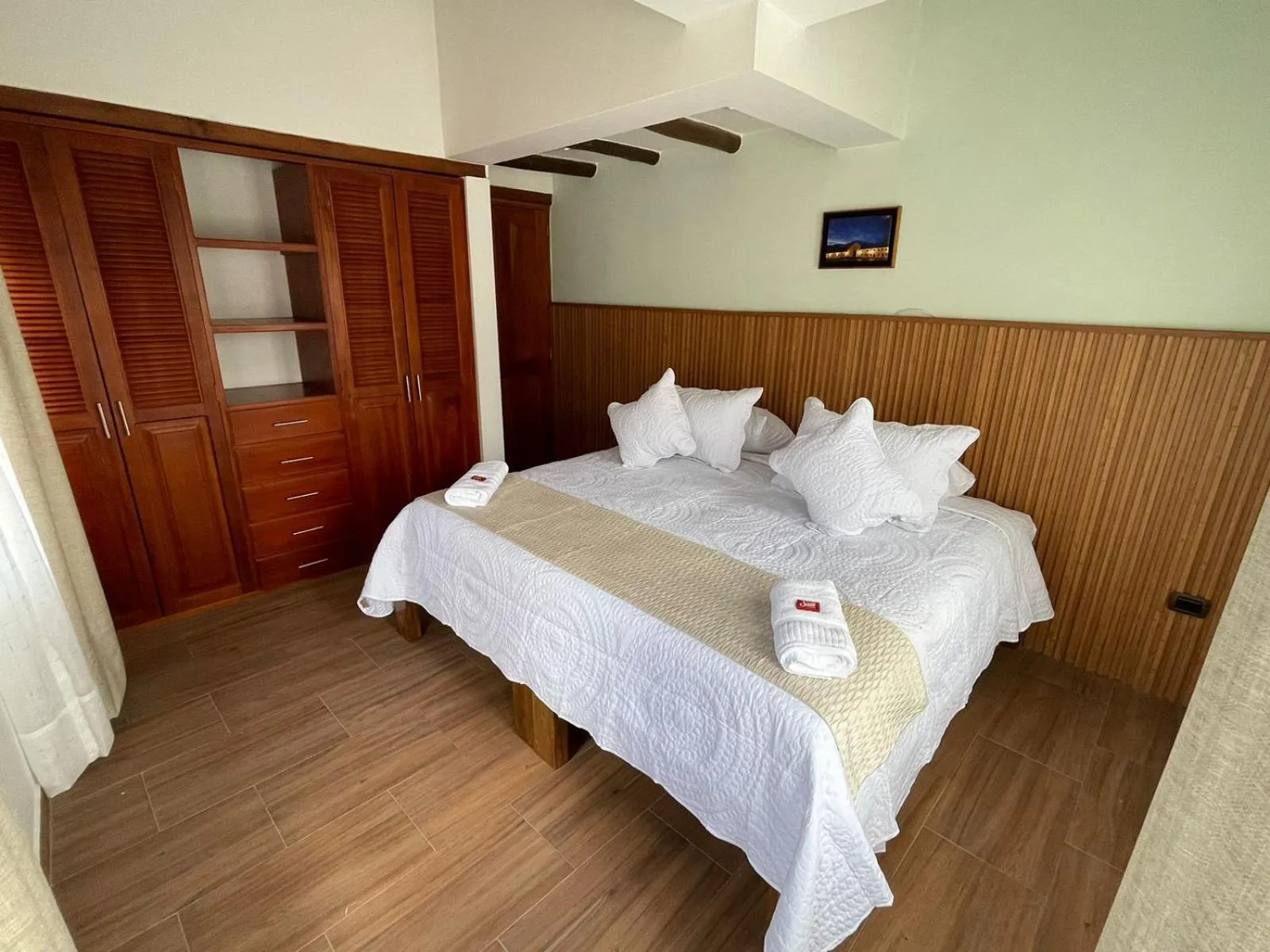 wardrobe, Bed in Hotel Boutique Cenit