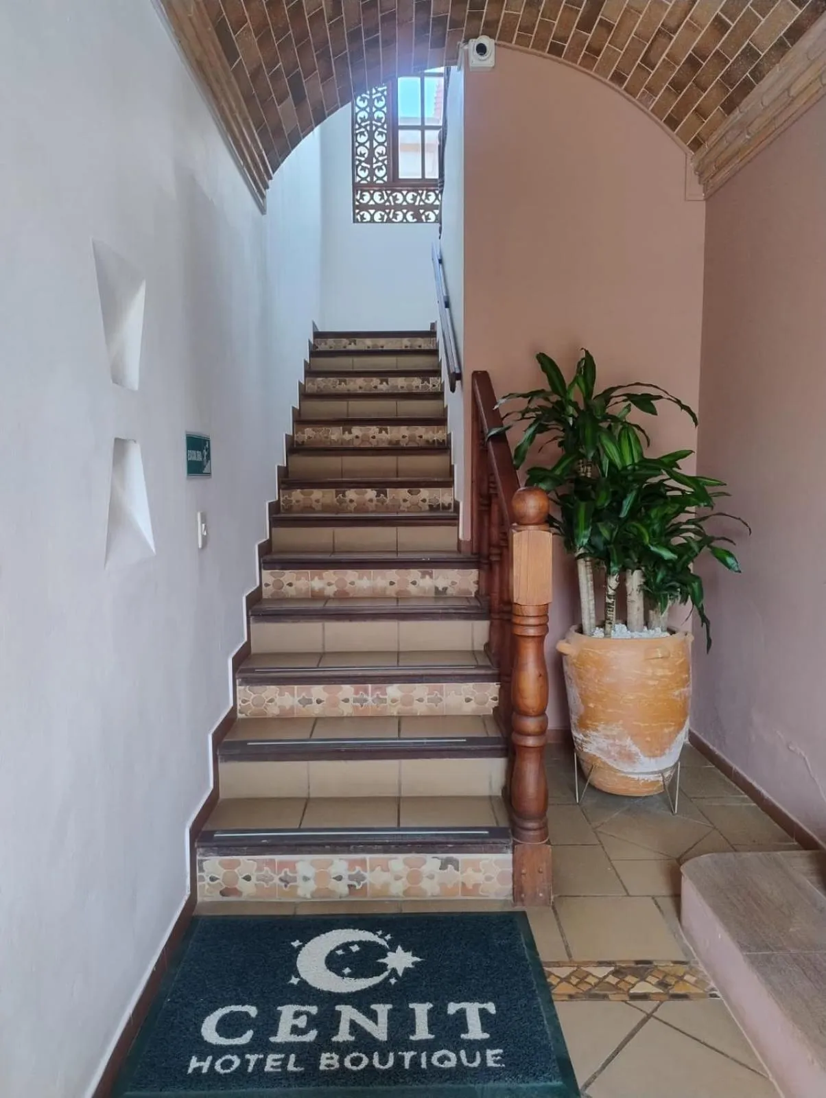 Text overlay in Hotel Boutique Cenit