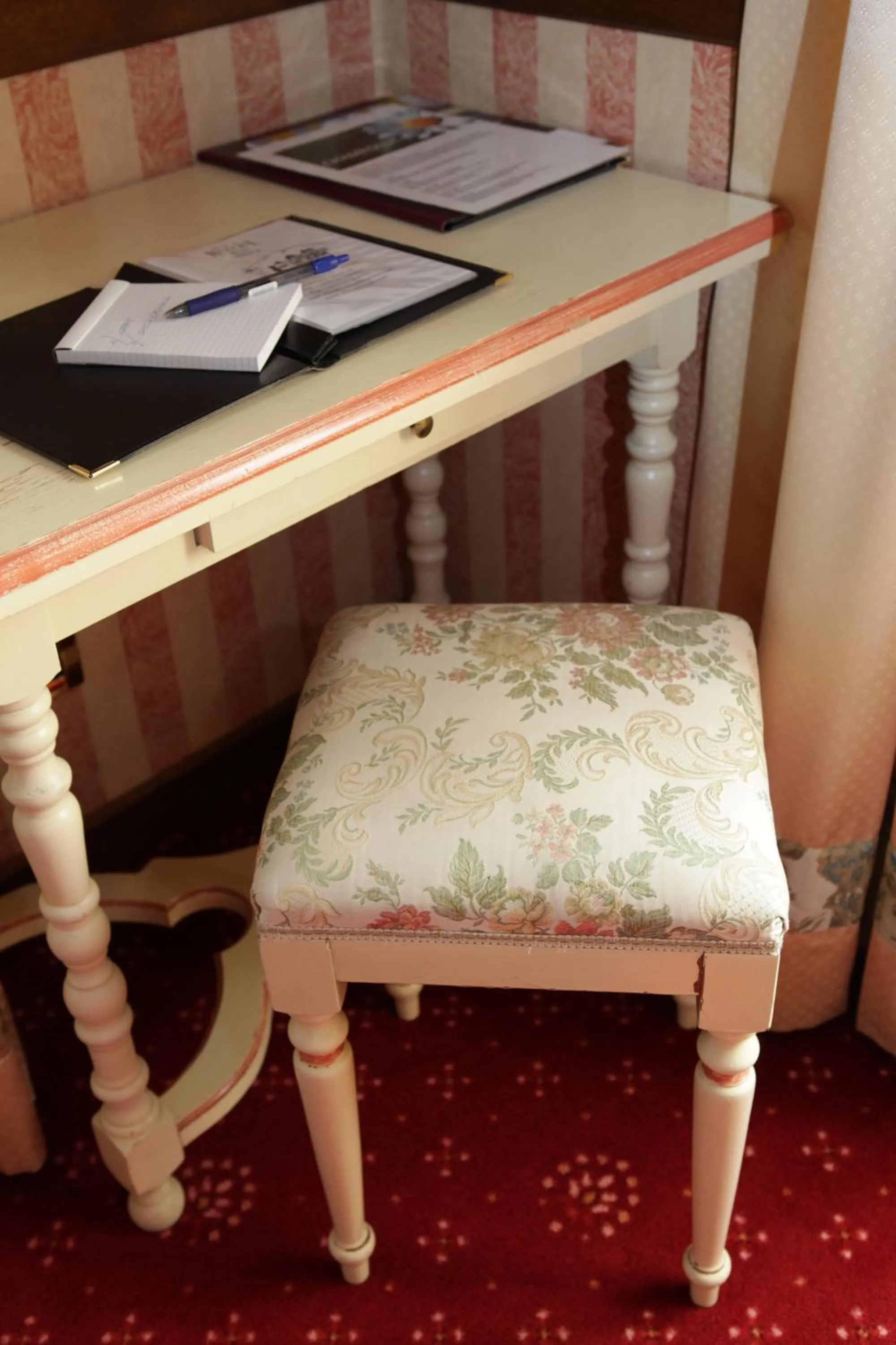 Decorative detail, Bed in Hotel Petit Prince