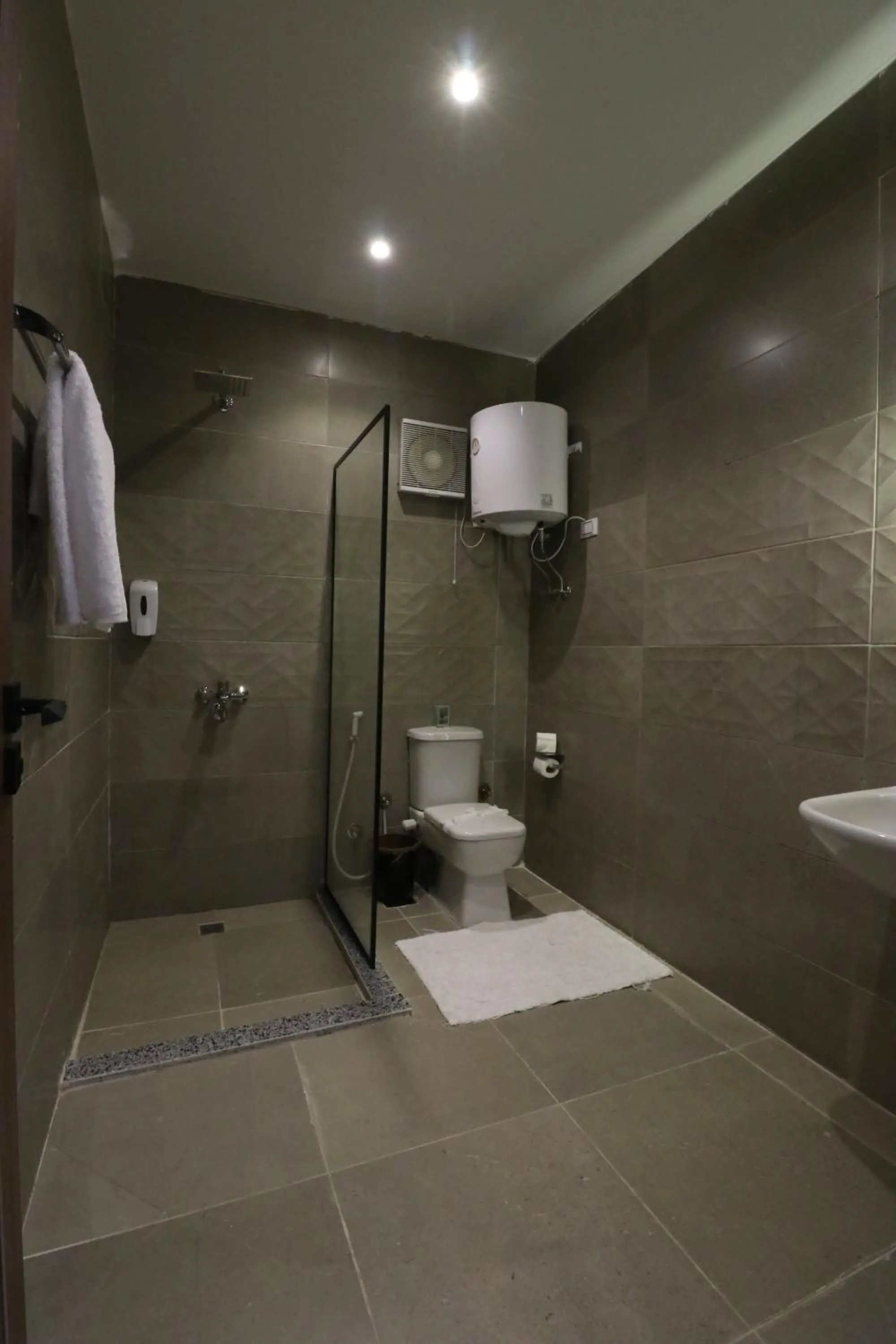 Shower in West Pyramids Hotel