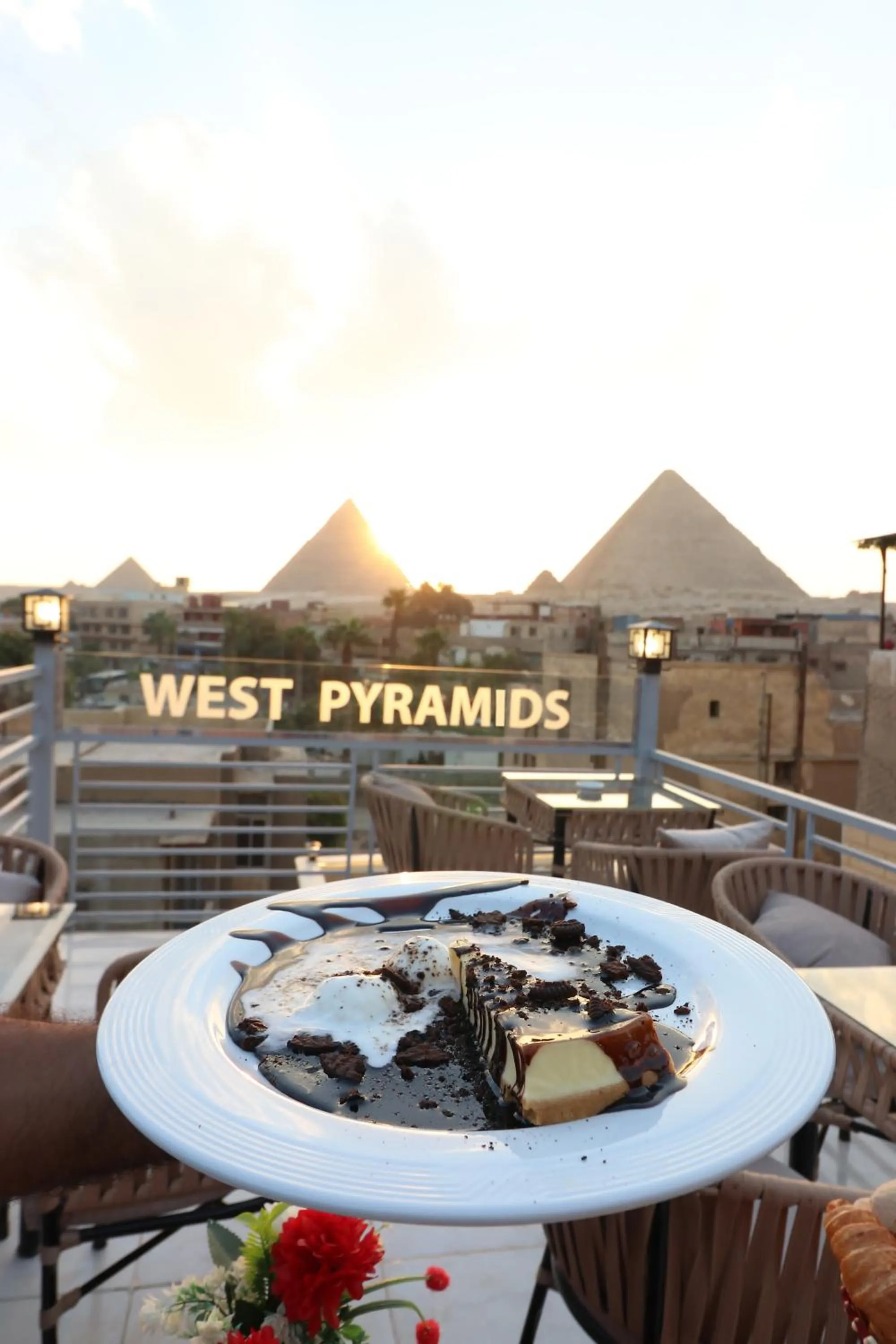 Restaurant/places to eat in West Pyramids Hotel