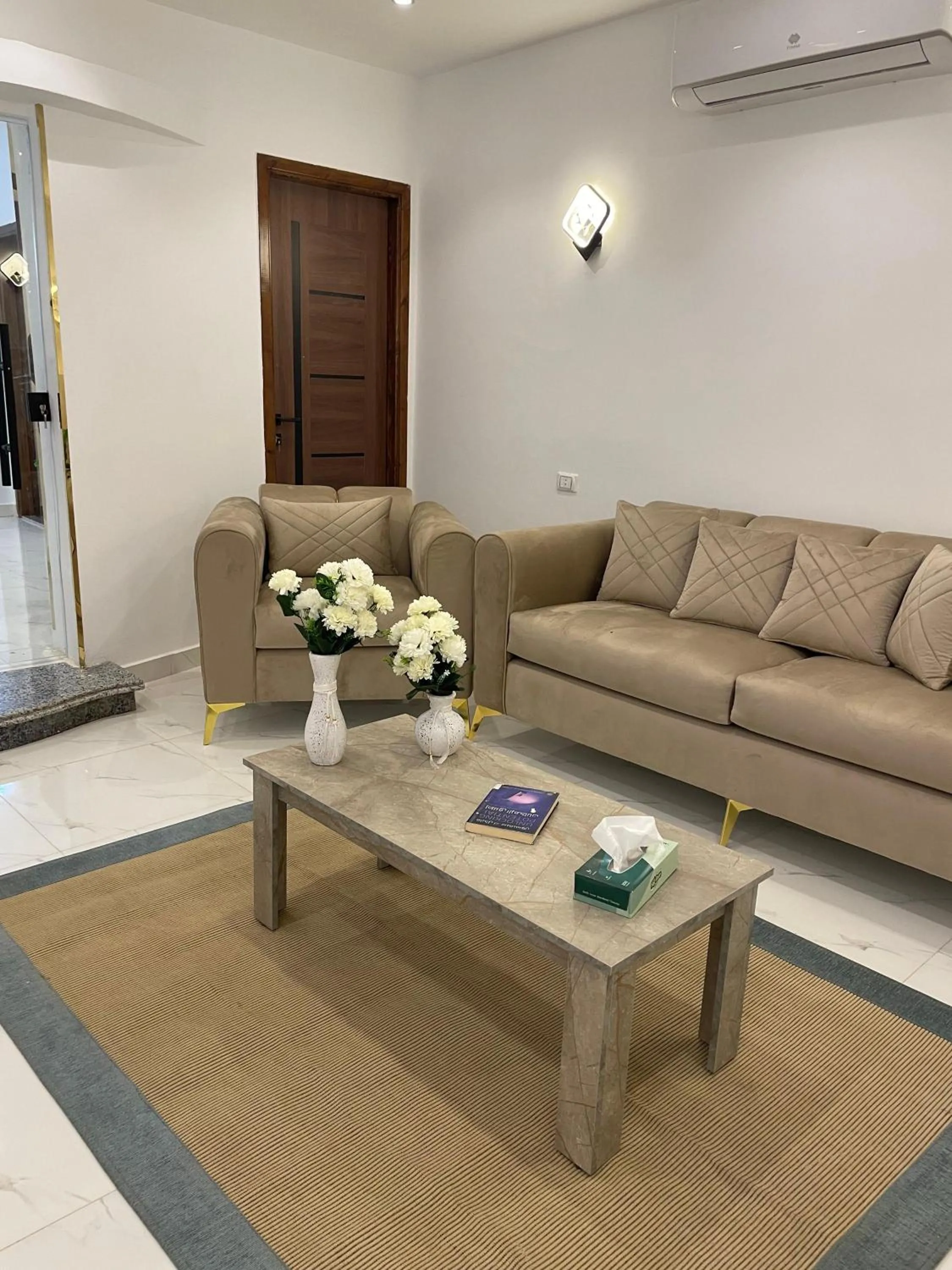 Living room in West Pyramids Hotel