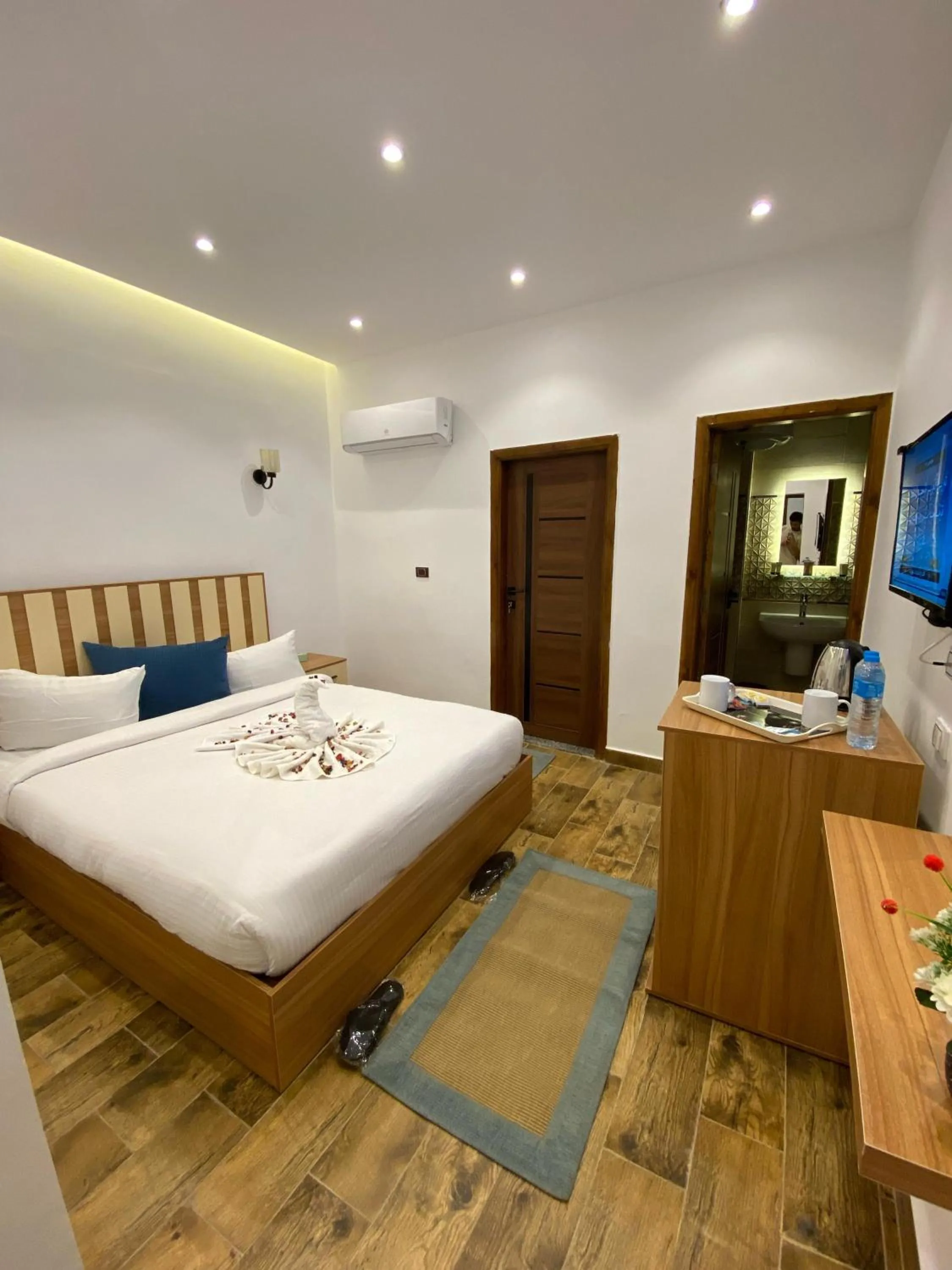 Bed in West Pyramids Hotel