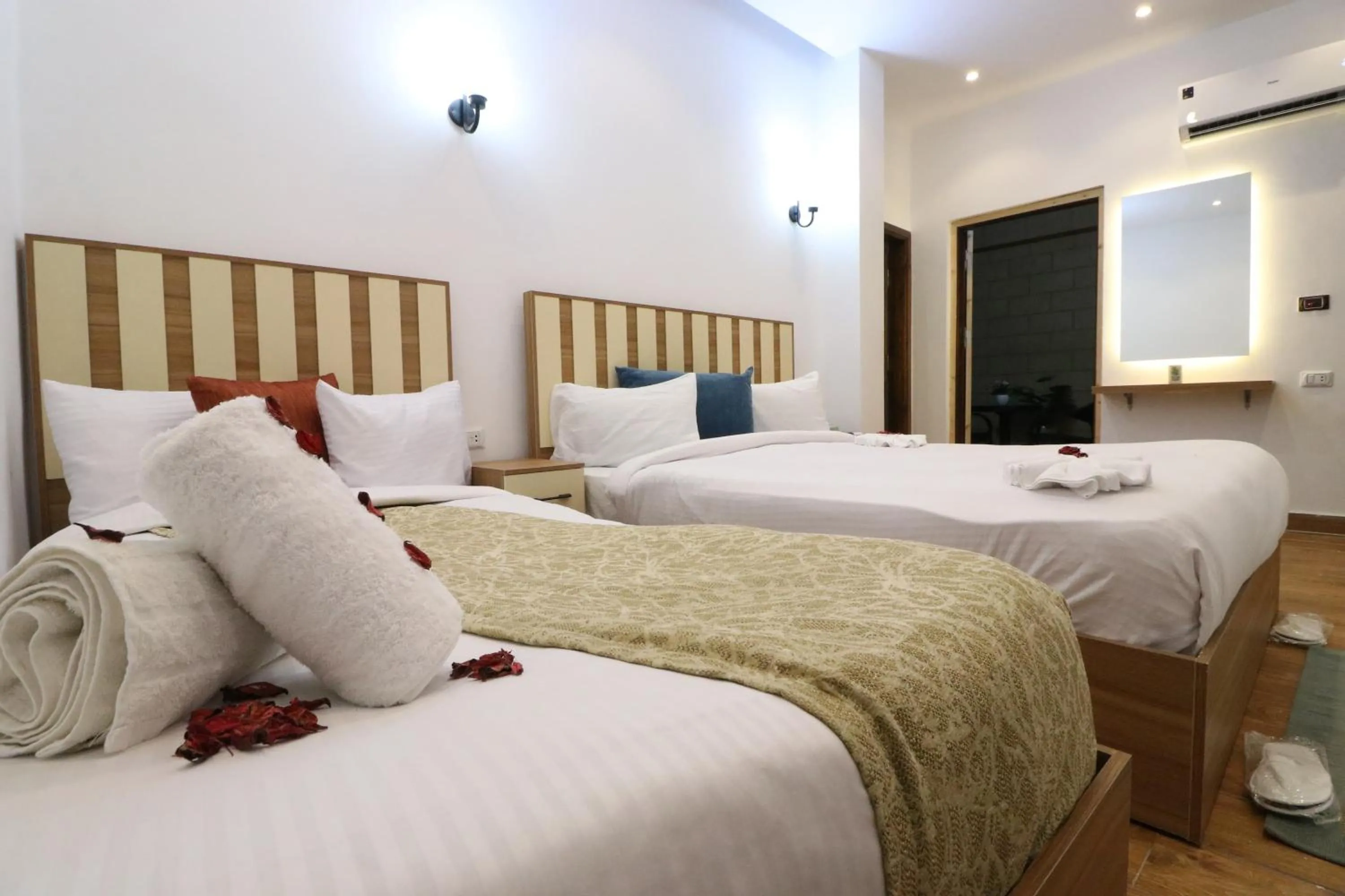 Bed in West Pyramids Hotel
