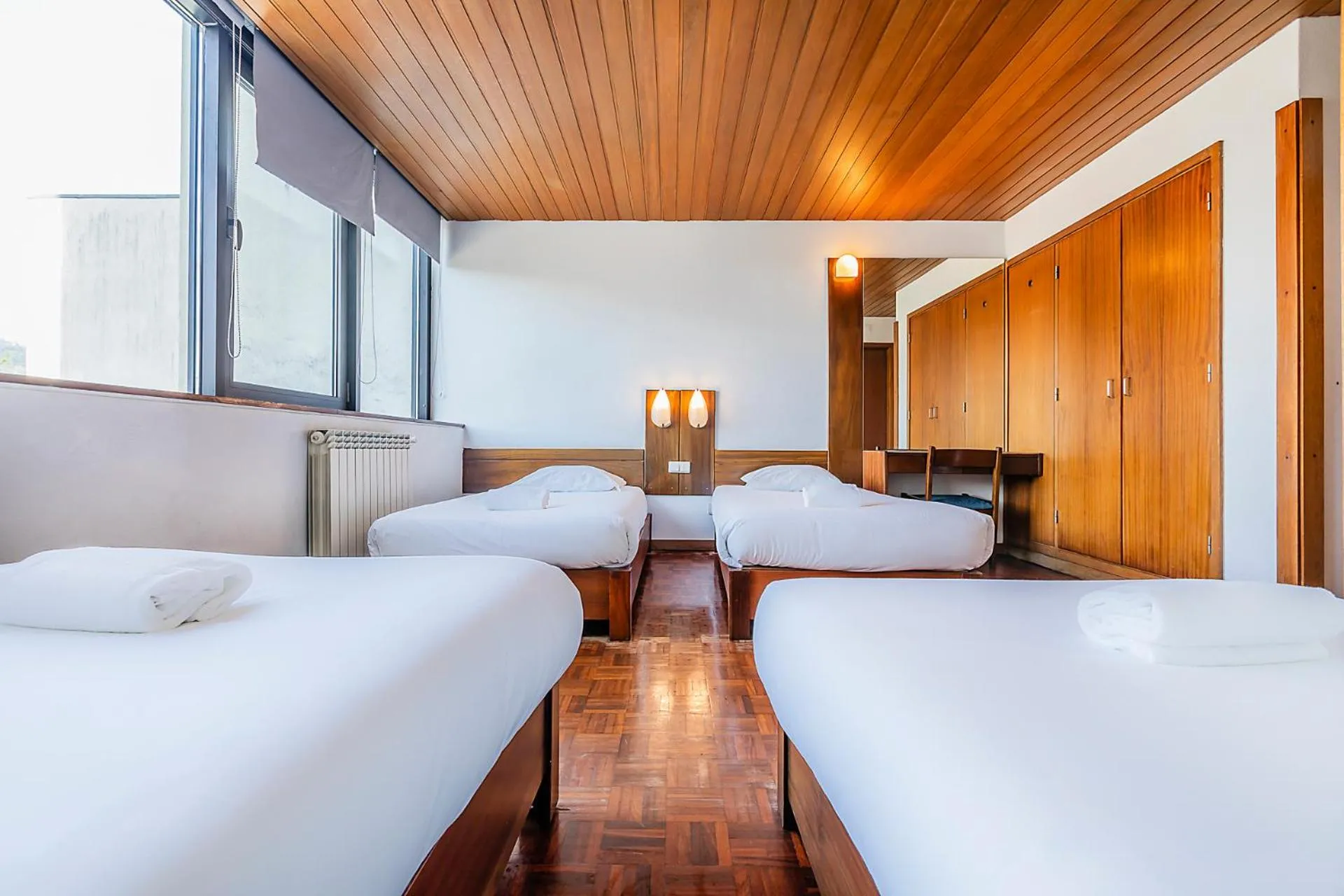 4-Bed Male Dormitory Room  in HI São Pedro do Sul – Pousada de Juventude