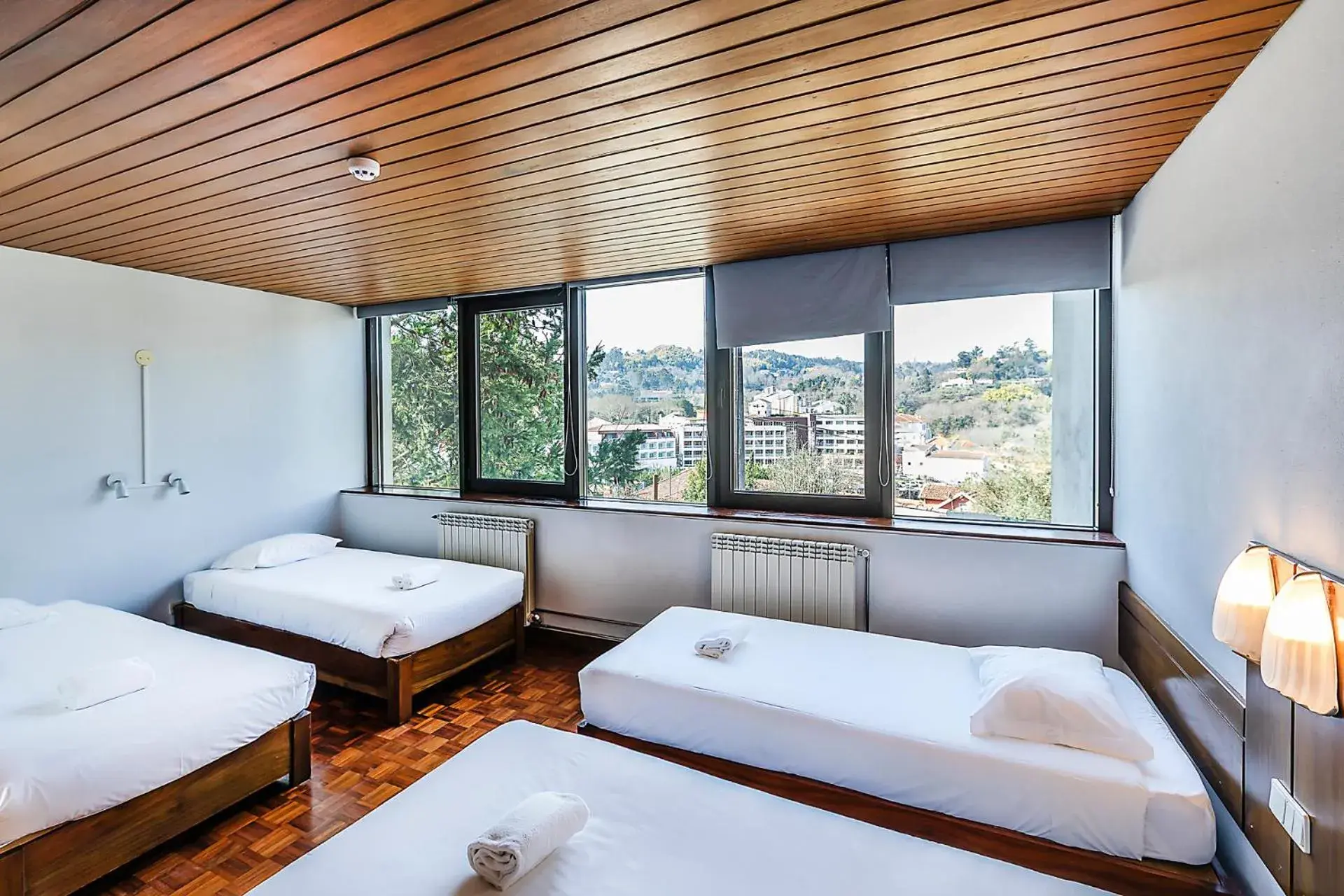 4-Bed Female Dormitory Room in HI São Pedro do Sul – Pousada de Juventude 4-Bed Female Dormitory Room in HI São Pedro do Sul – Pousada de Juventude