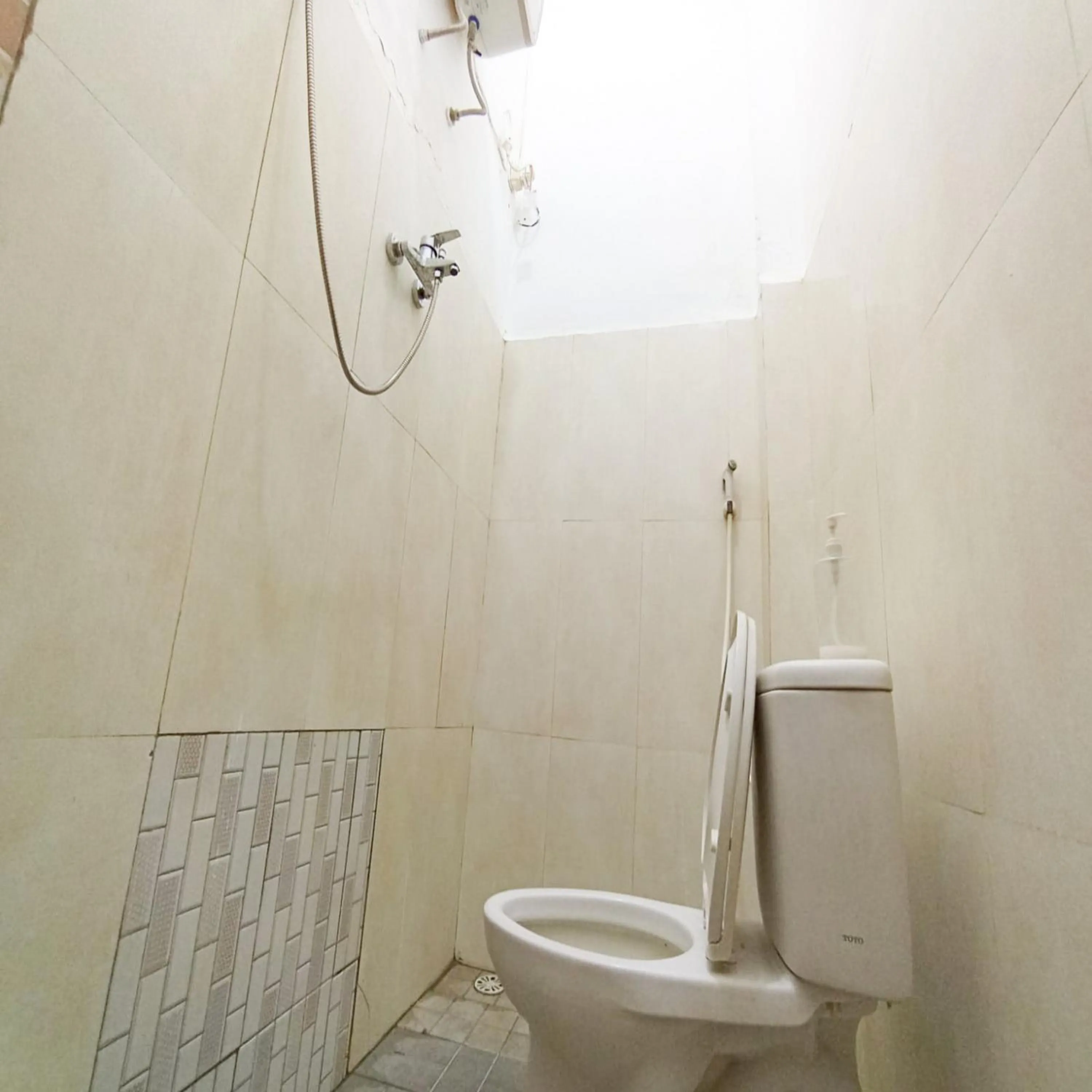 Ariska Room near Alun Alun Jombang RedPartner