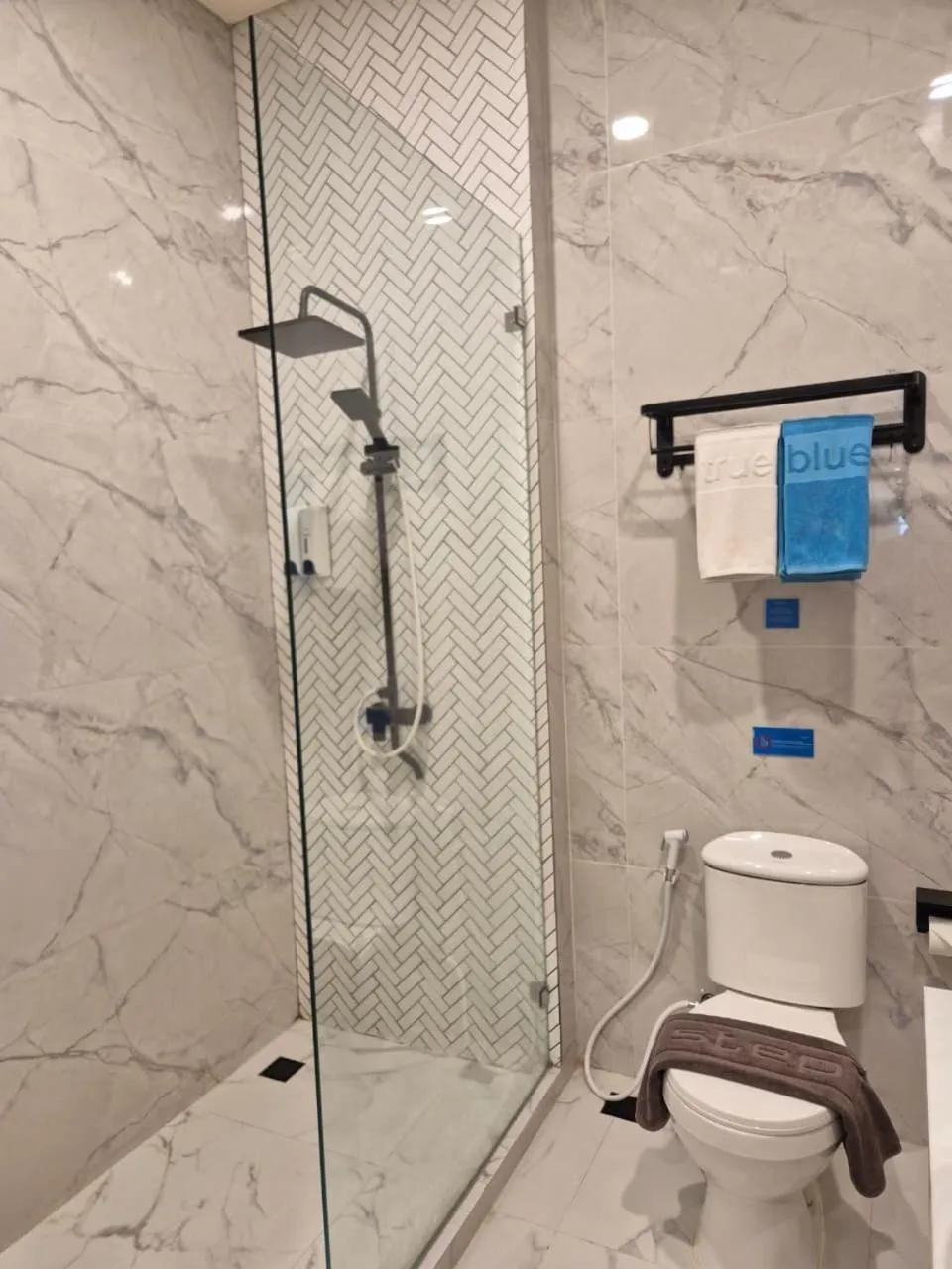 Bathroom in True Blue Hotel Menteng