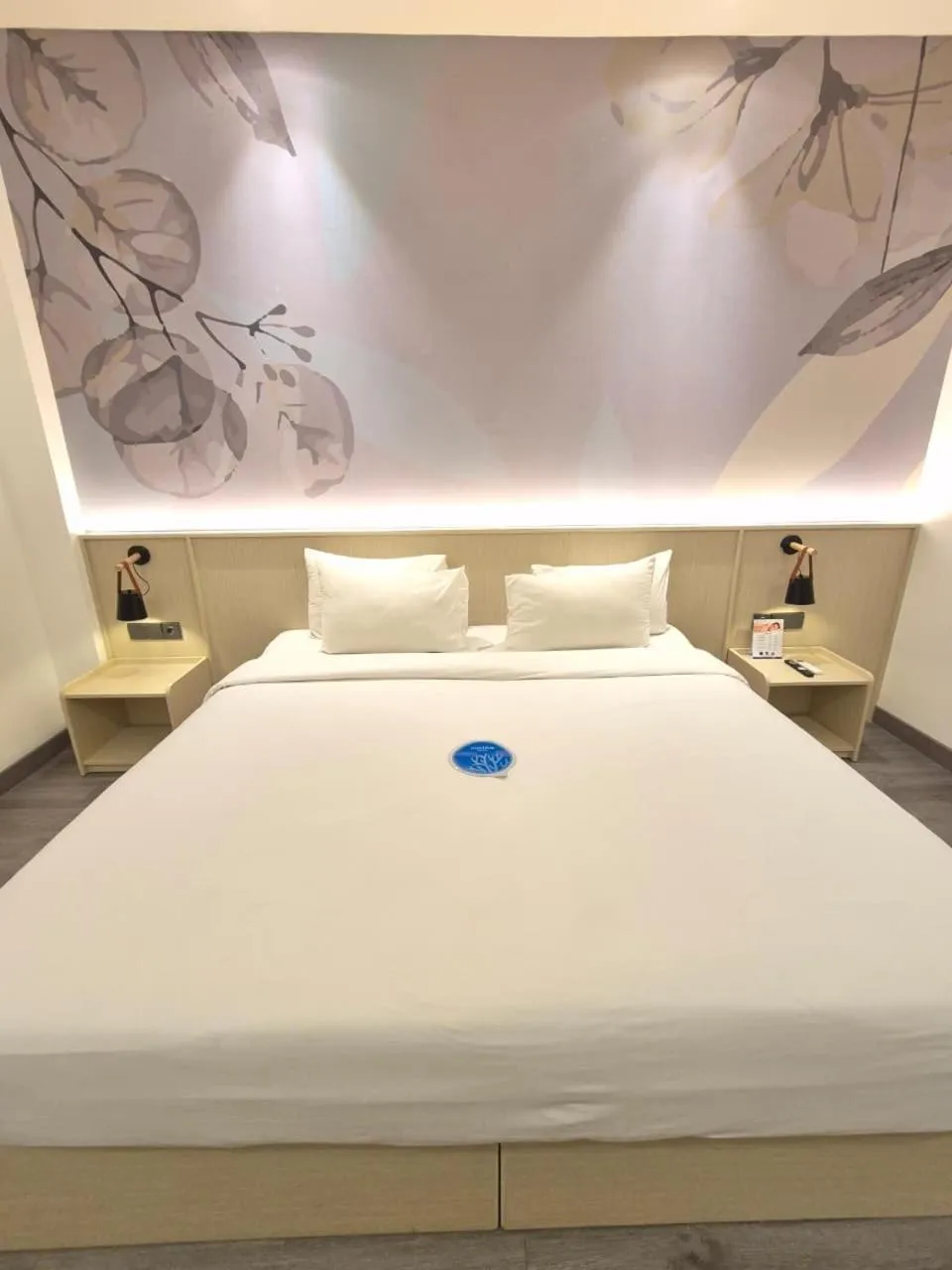 Bed in True Blue Hotel Menteng