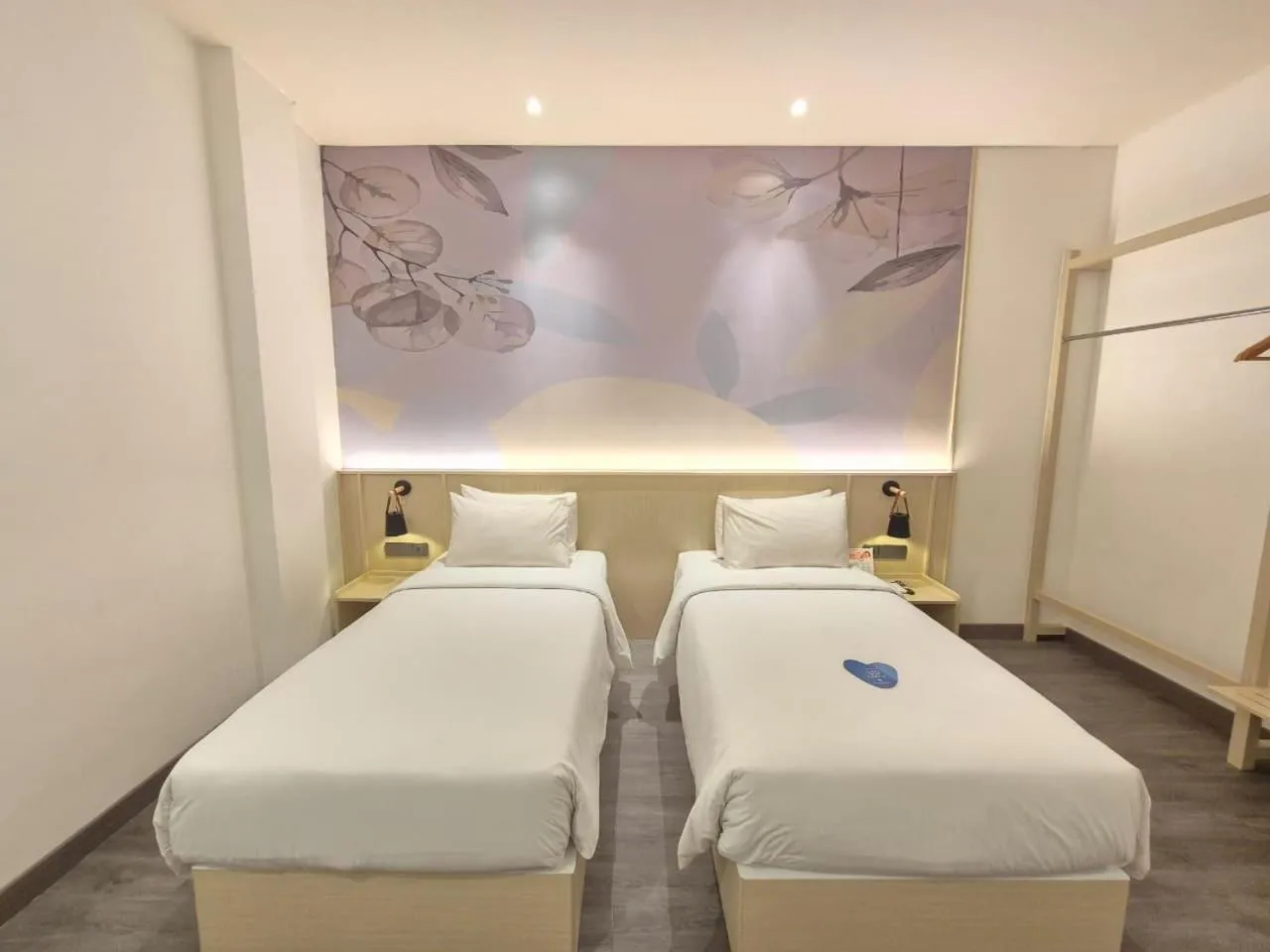 Bed in True Blue Hotel Menteng