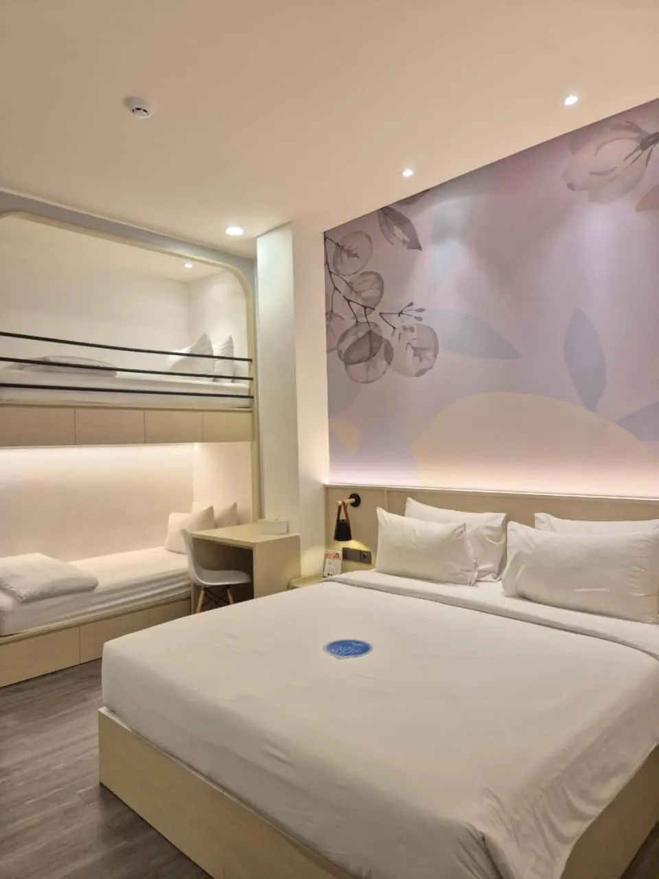 Bed in True Blue Hotel Menteng