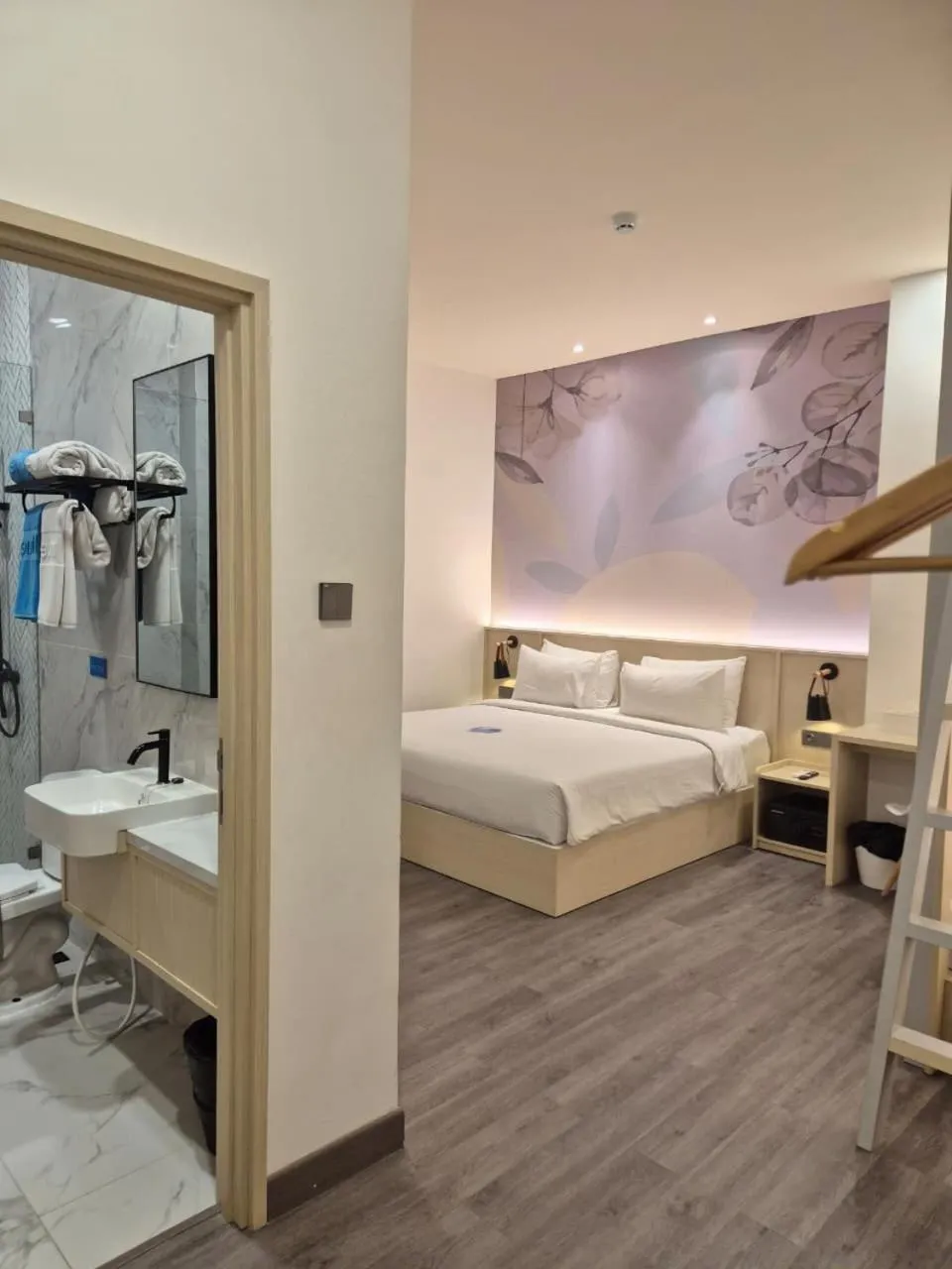 Bed in True Blue Hotel Menteng