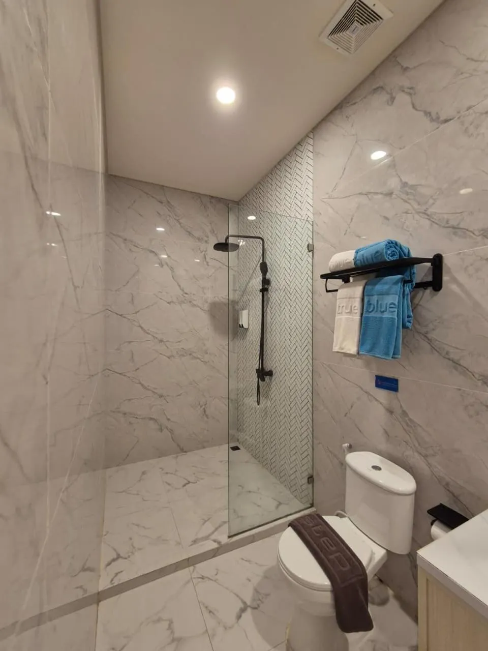 Bathroom in True Blue Hotel Menteng