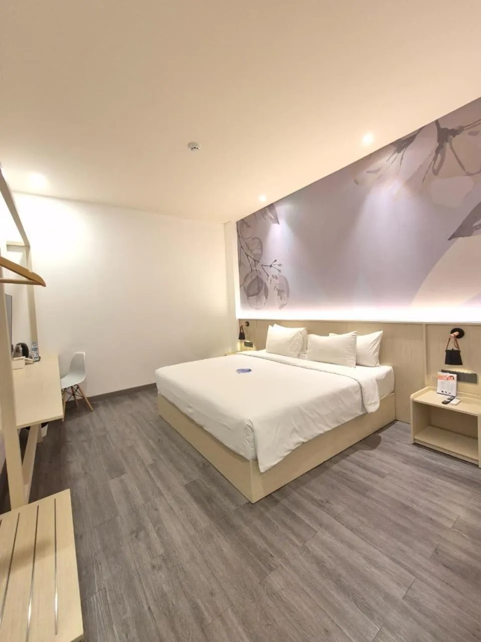 Bed in True Blue Hotel Menteng