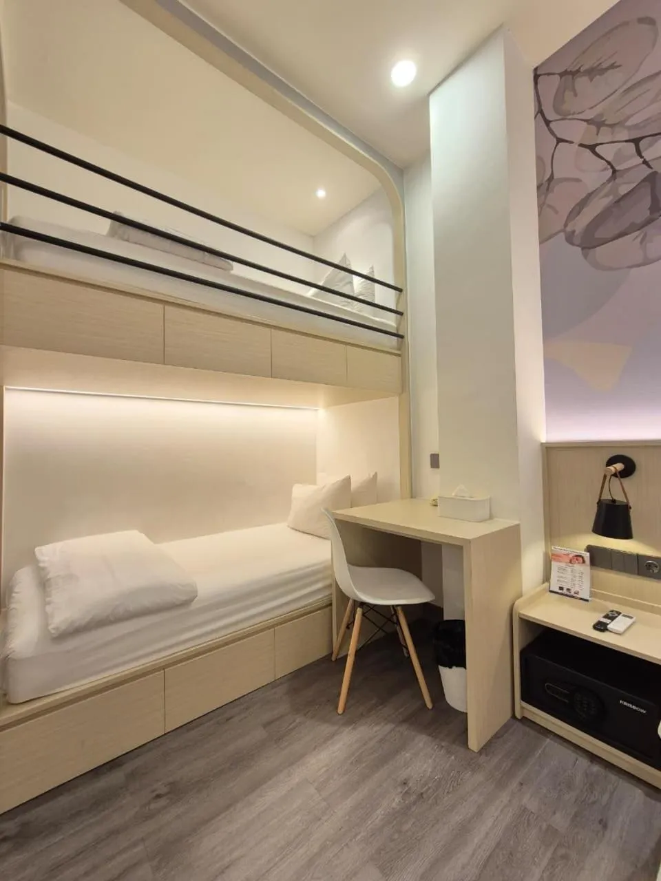 Bed in True Blue Hotel Menteng