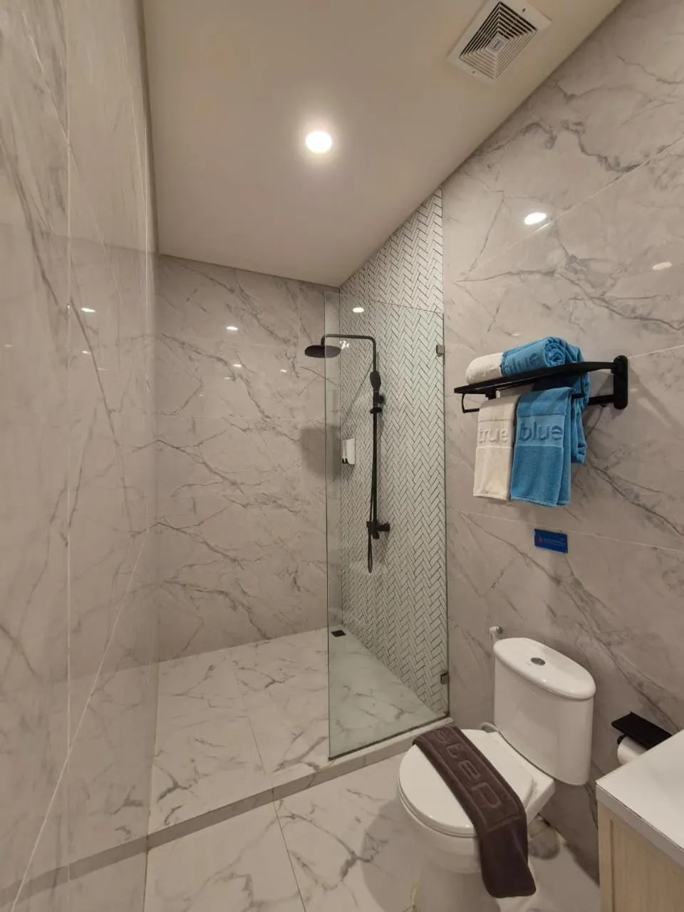 Bathroom in True Blue Hotel Menteng