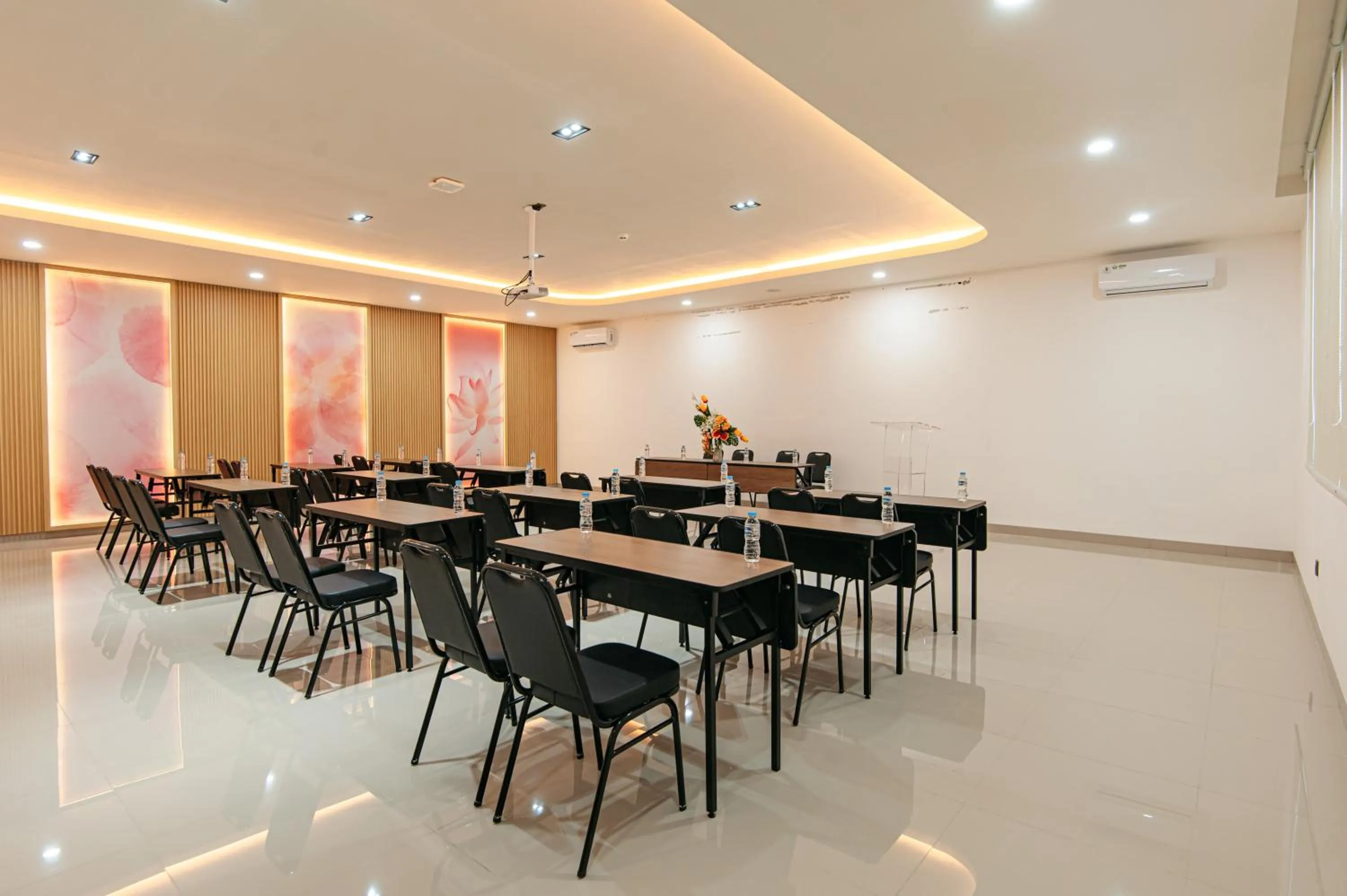Meeting/conference room in True Blue Hotel Menteng