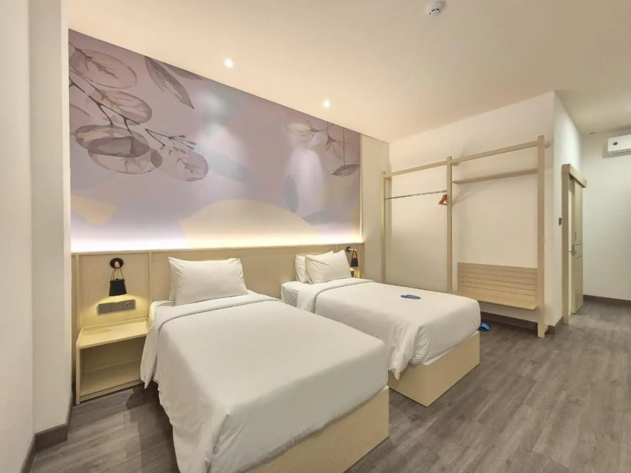 Bed in True Blue Hotel Menteng