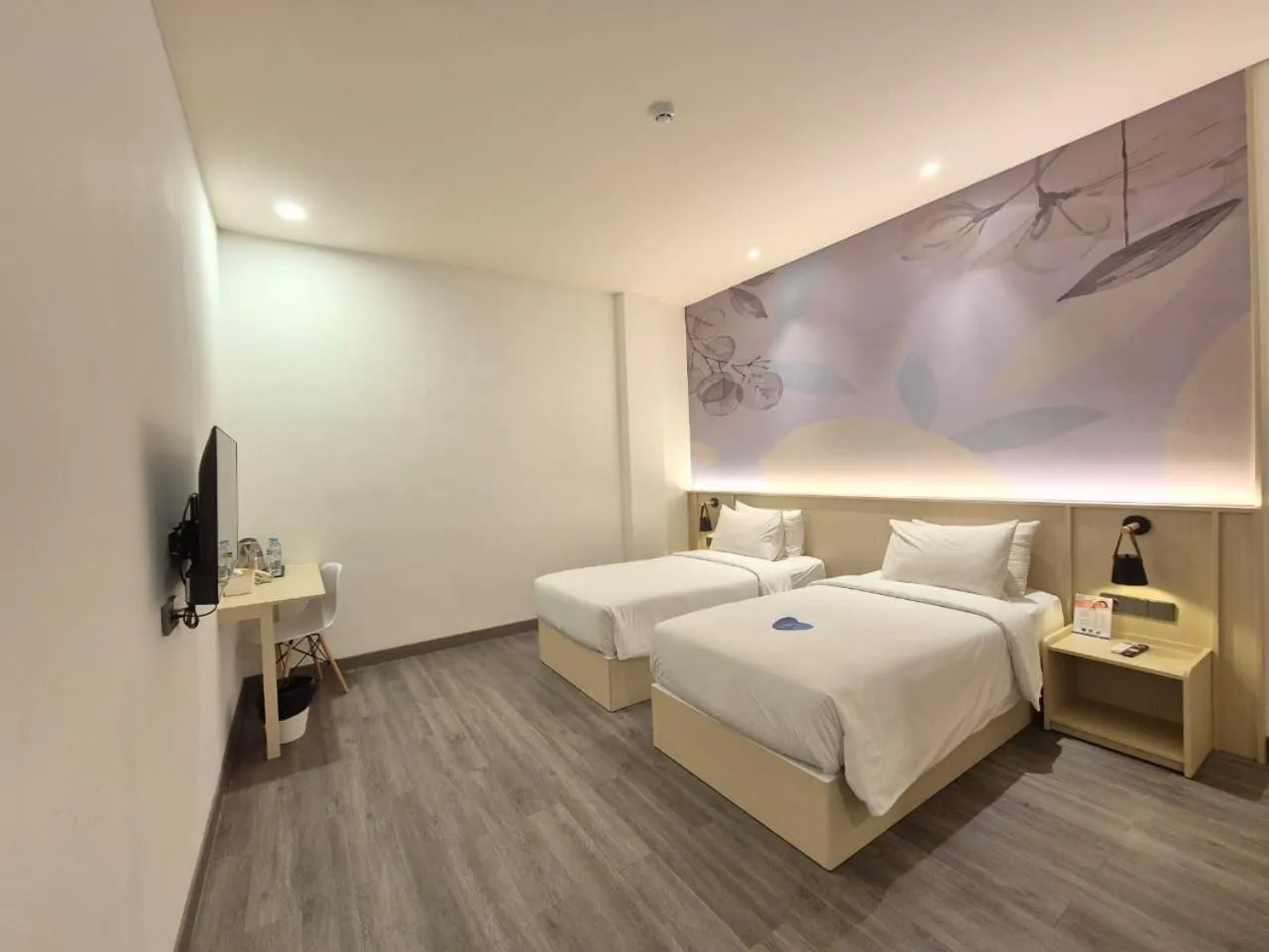 Bed in True Blue Hotel Menteng