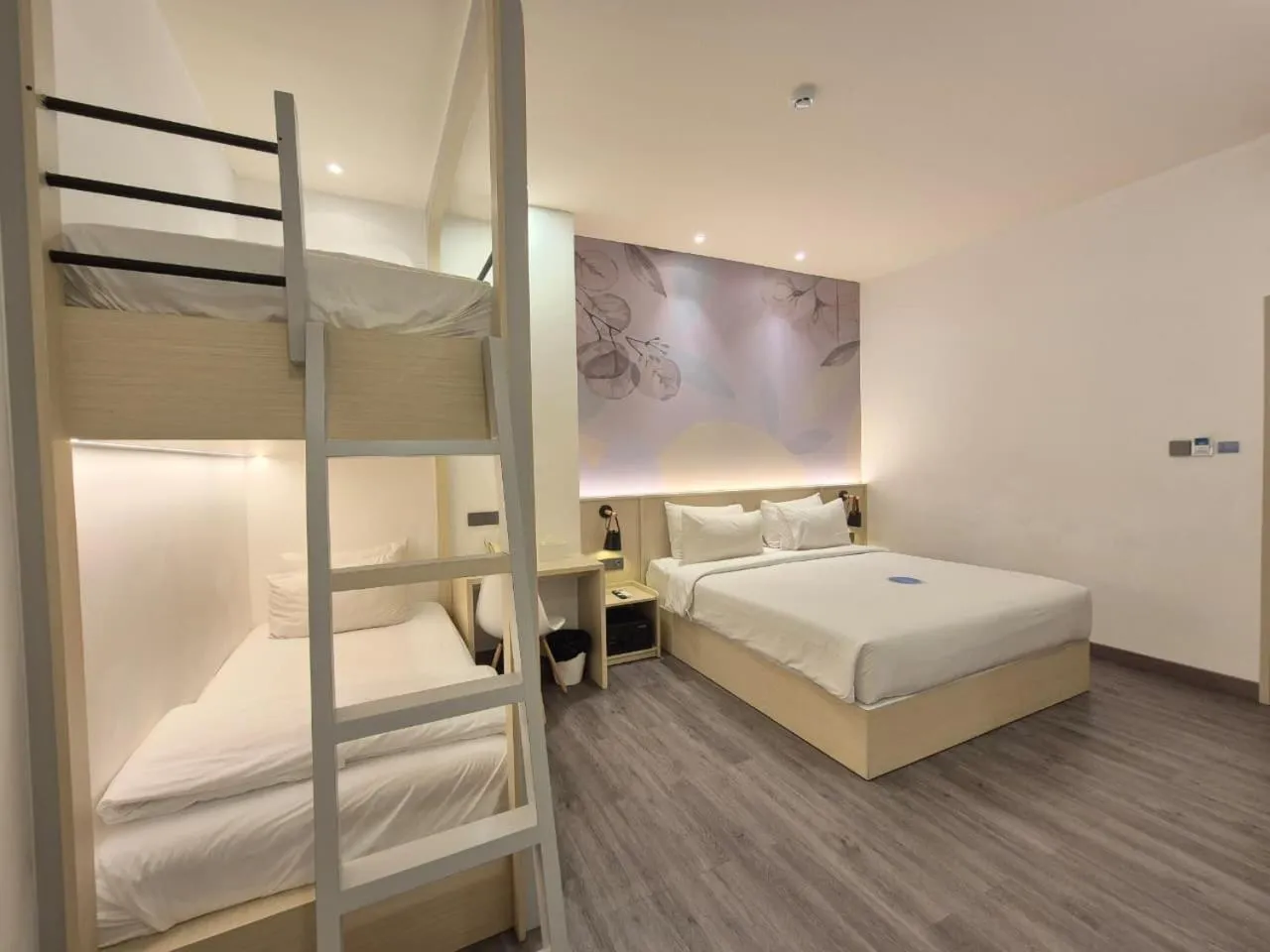 Bed in True Blue Hotel Menteng