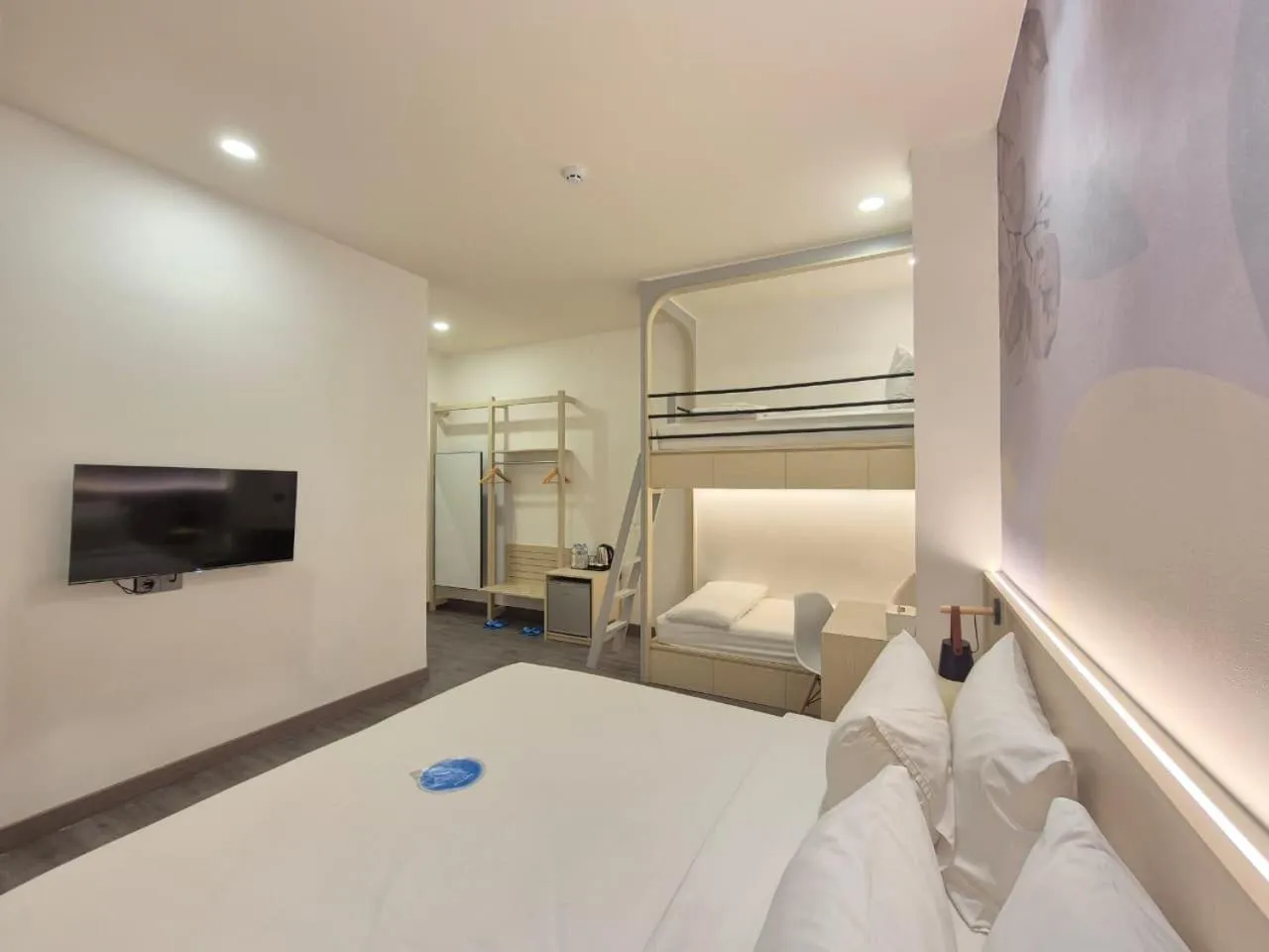 Bed in True Blue Hotel Menteng