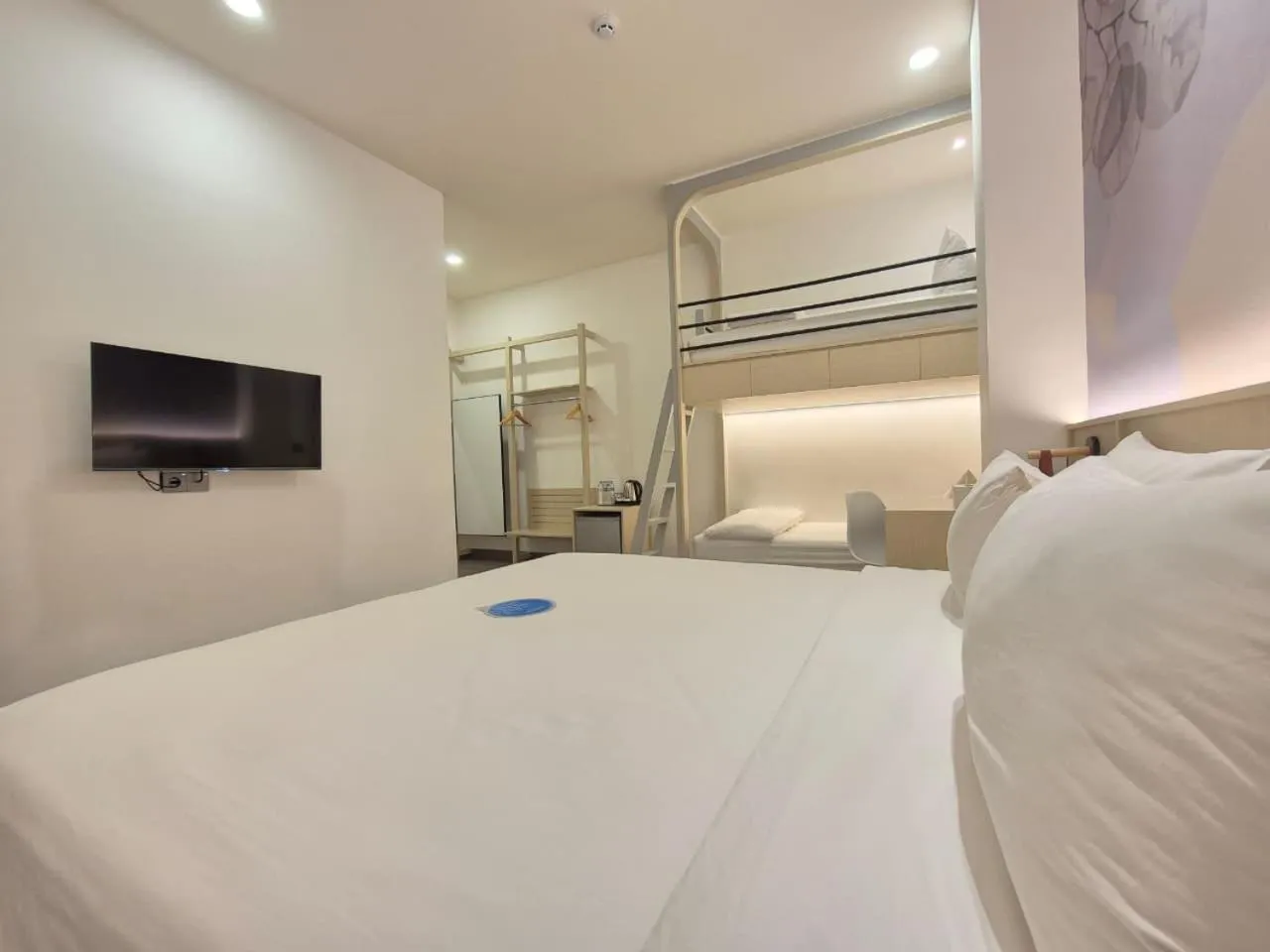 Bed in True Blue Hotel Menteng