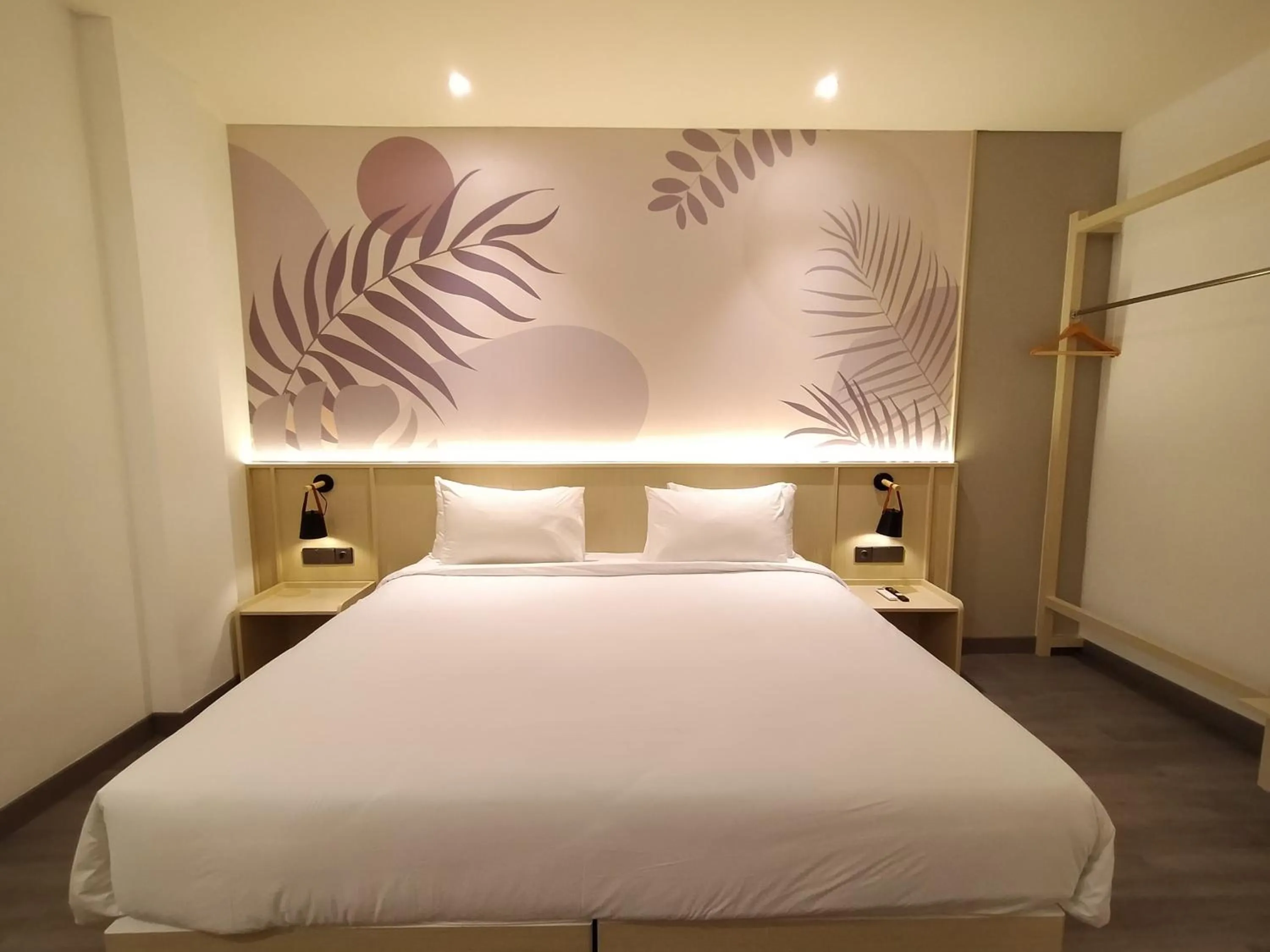 Bed in True Blue Hotel Menteng