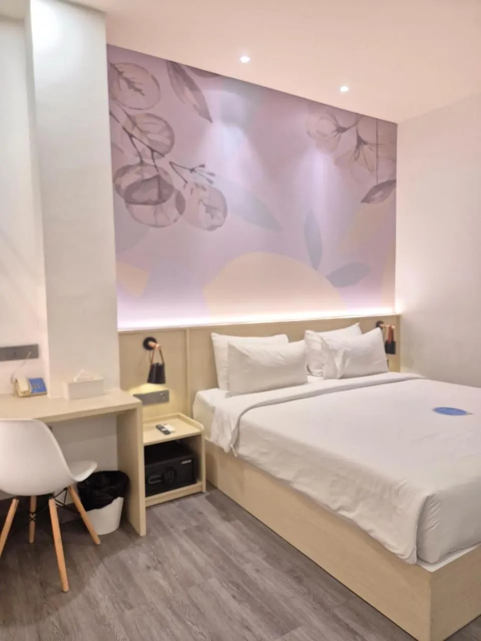 Bed in True Blue Hotel Menteng