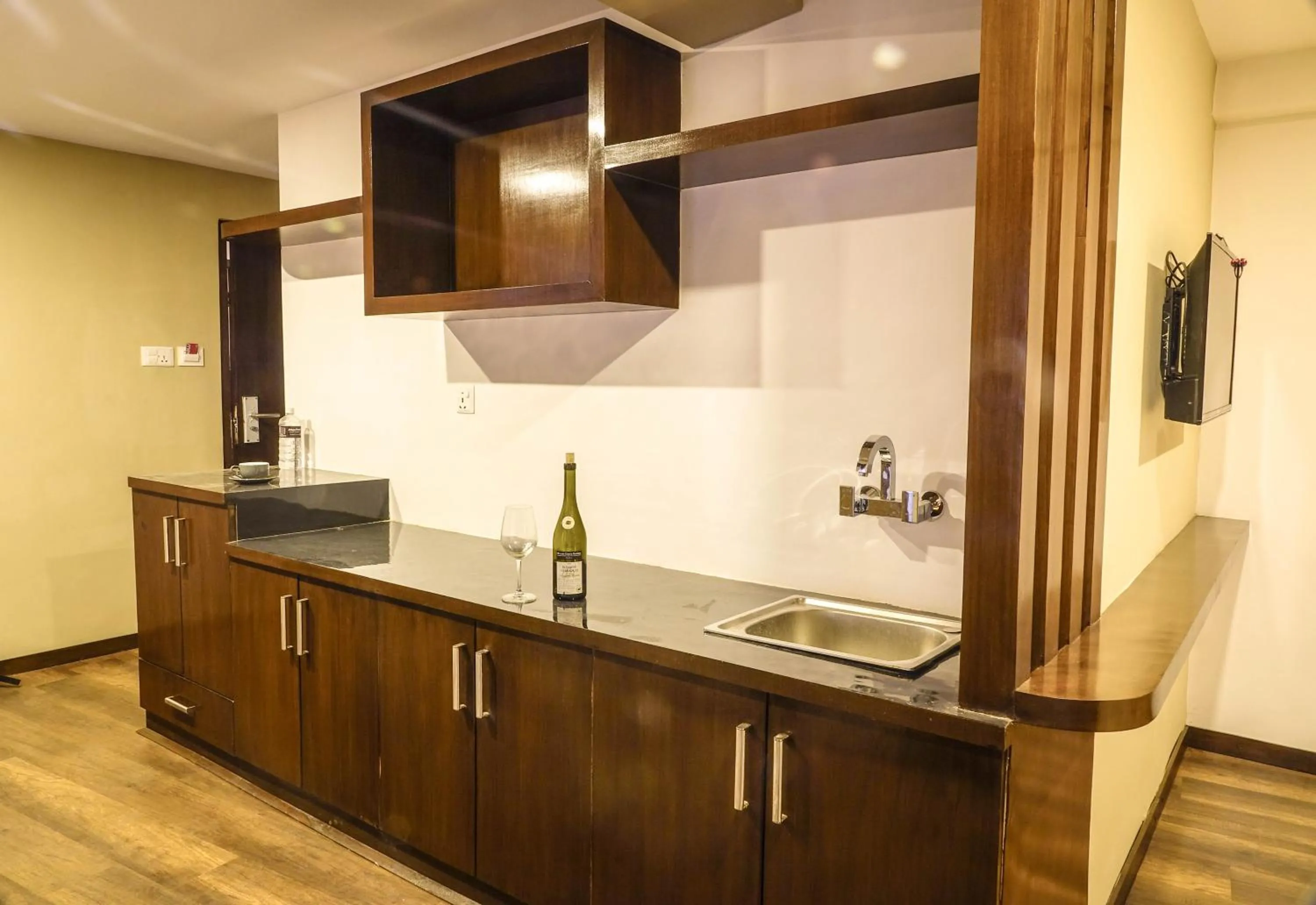 Kitchen or kitchenette in Quays Himalayan