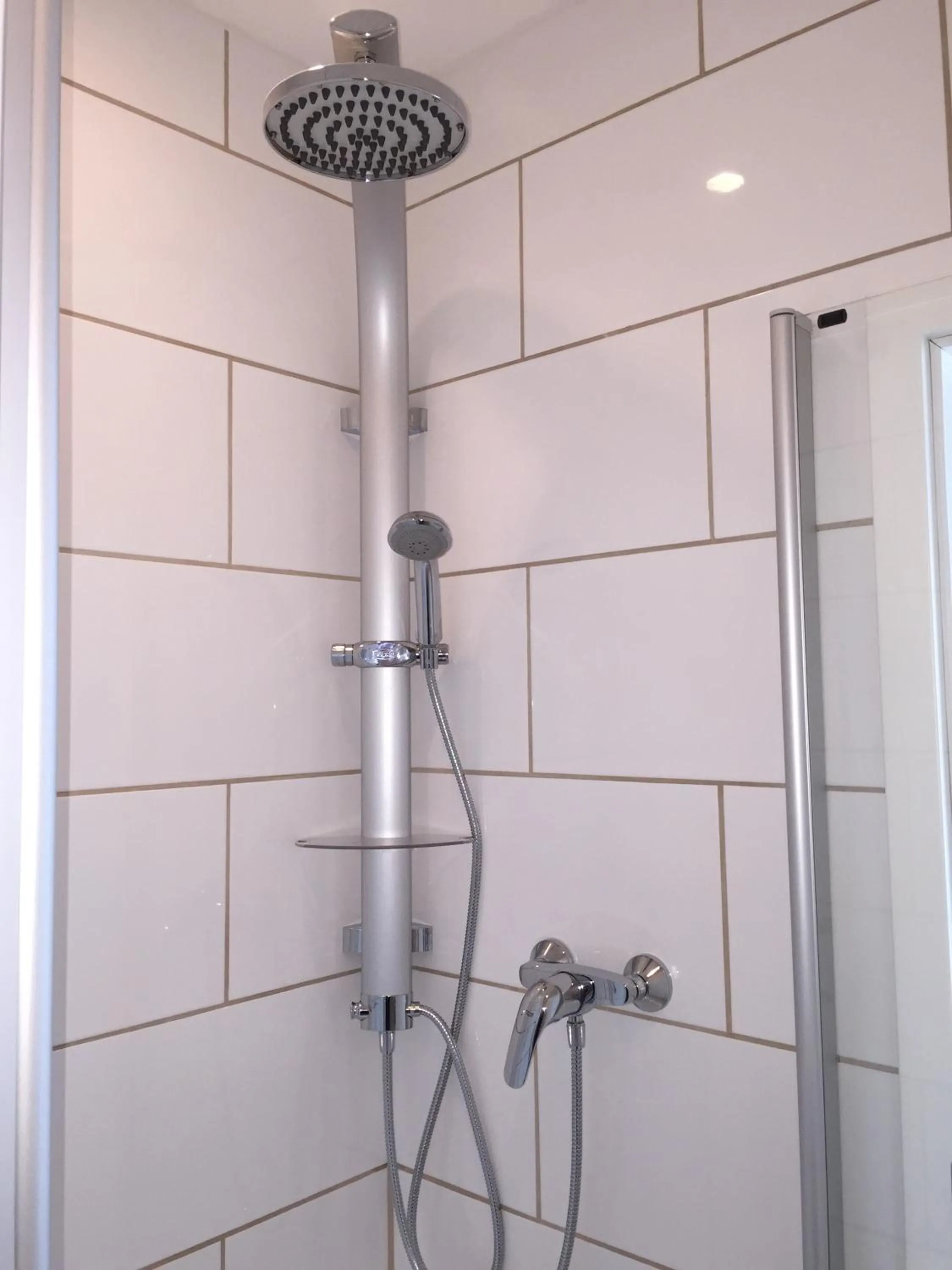 Shower in Hotel Achilles
